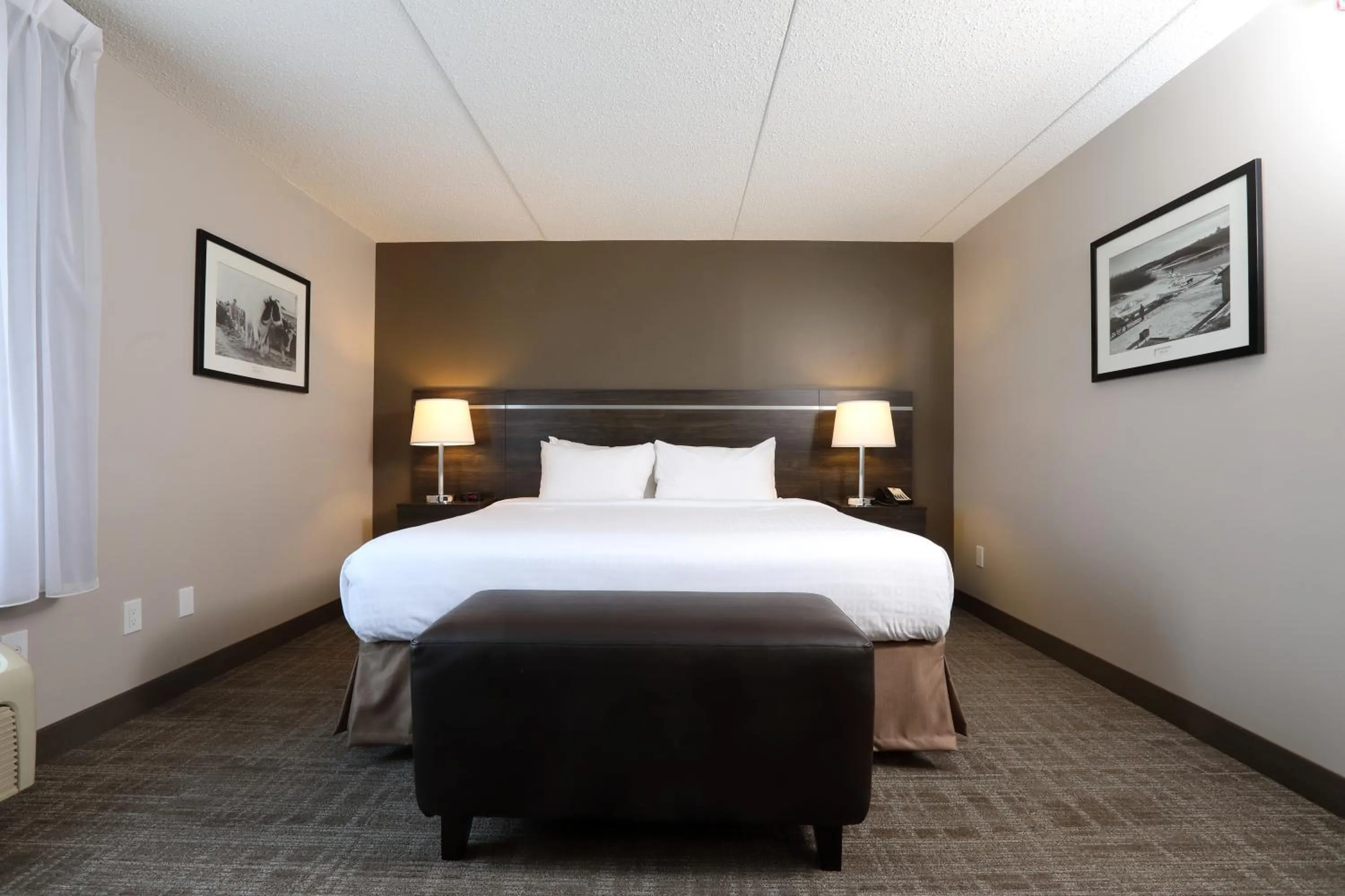 Bedroom, Bed in Canad Inns Destination Centre Brandon