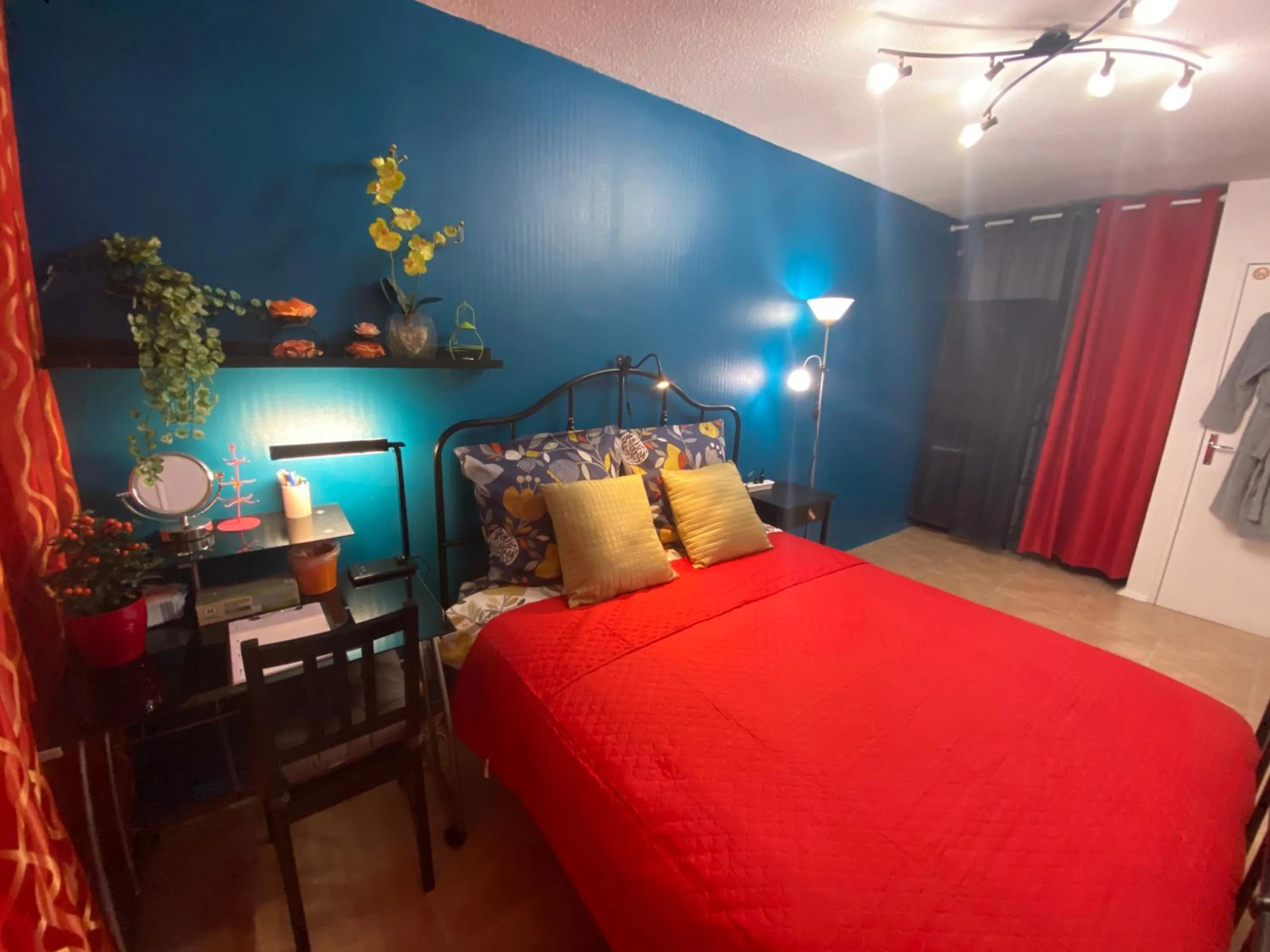 Bedroom, Bed in Les Meublés les Dômes du Parc