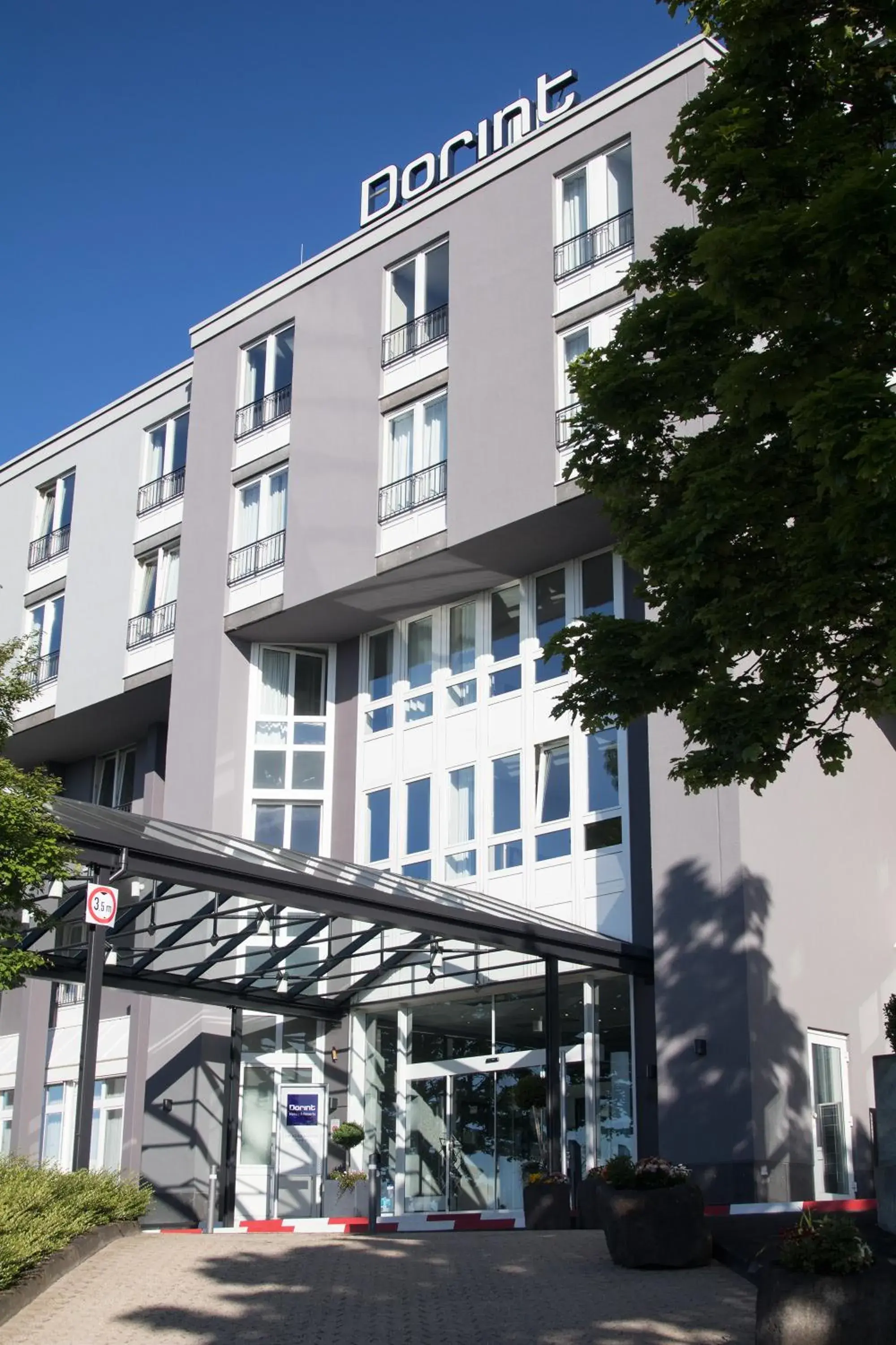 Facade/entrance in Dorint Am Nürburgring Hocheifel Facade/entrance in Dorint Am Nürburgring Hocheifel