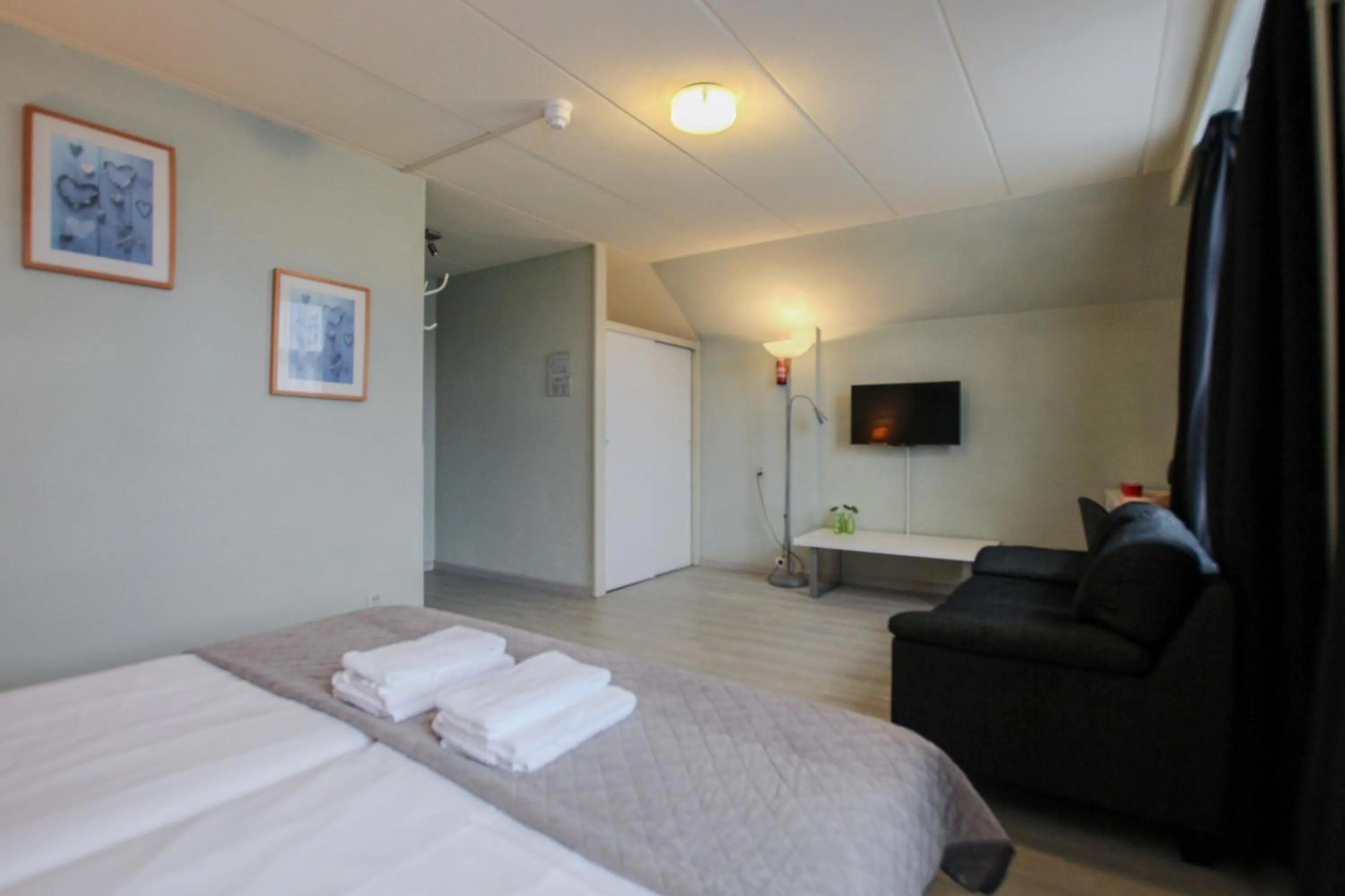 Photo of the whole room, Bed in Hotel Joli Bergen