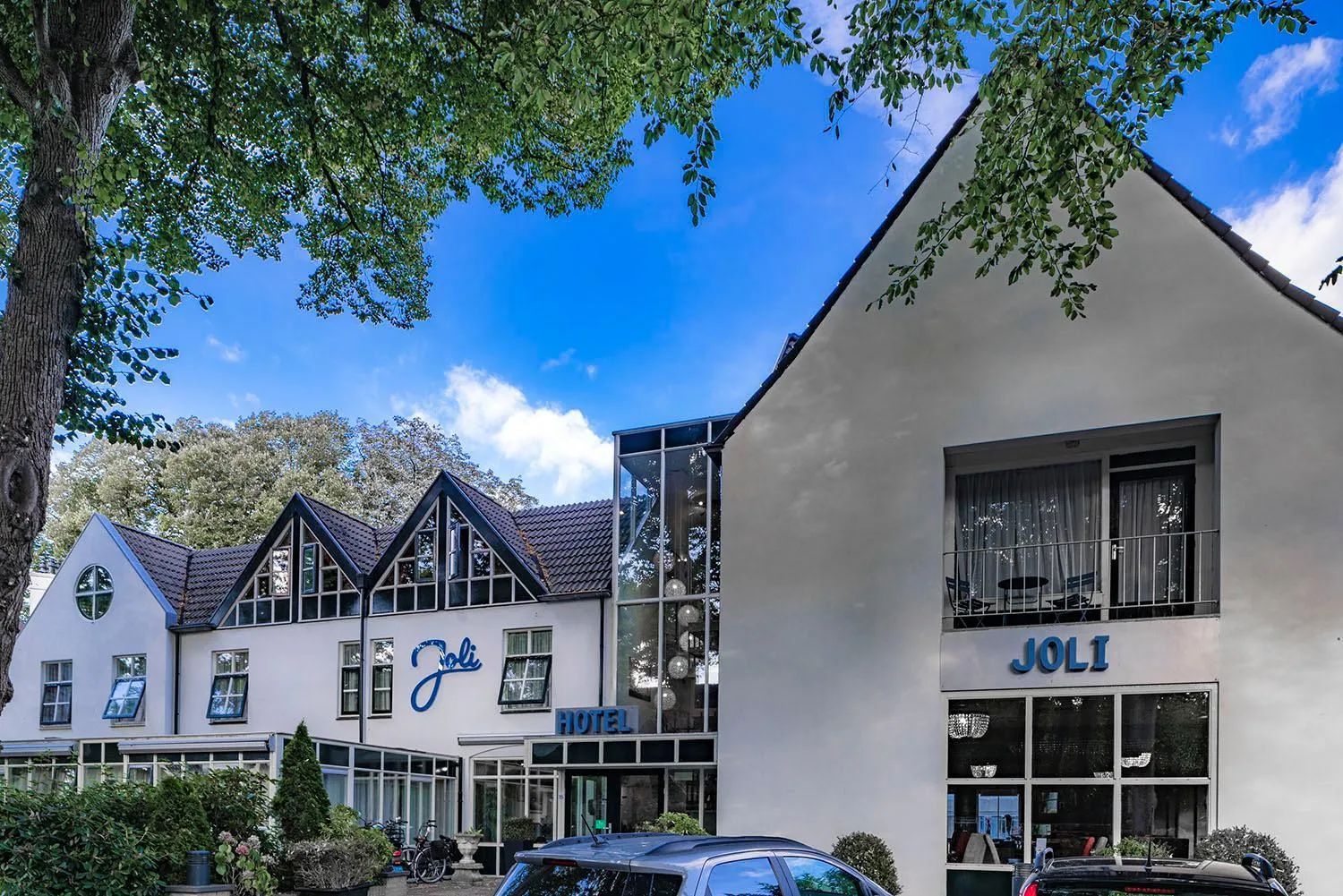 Property building in Hotel Joli Bergen