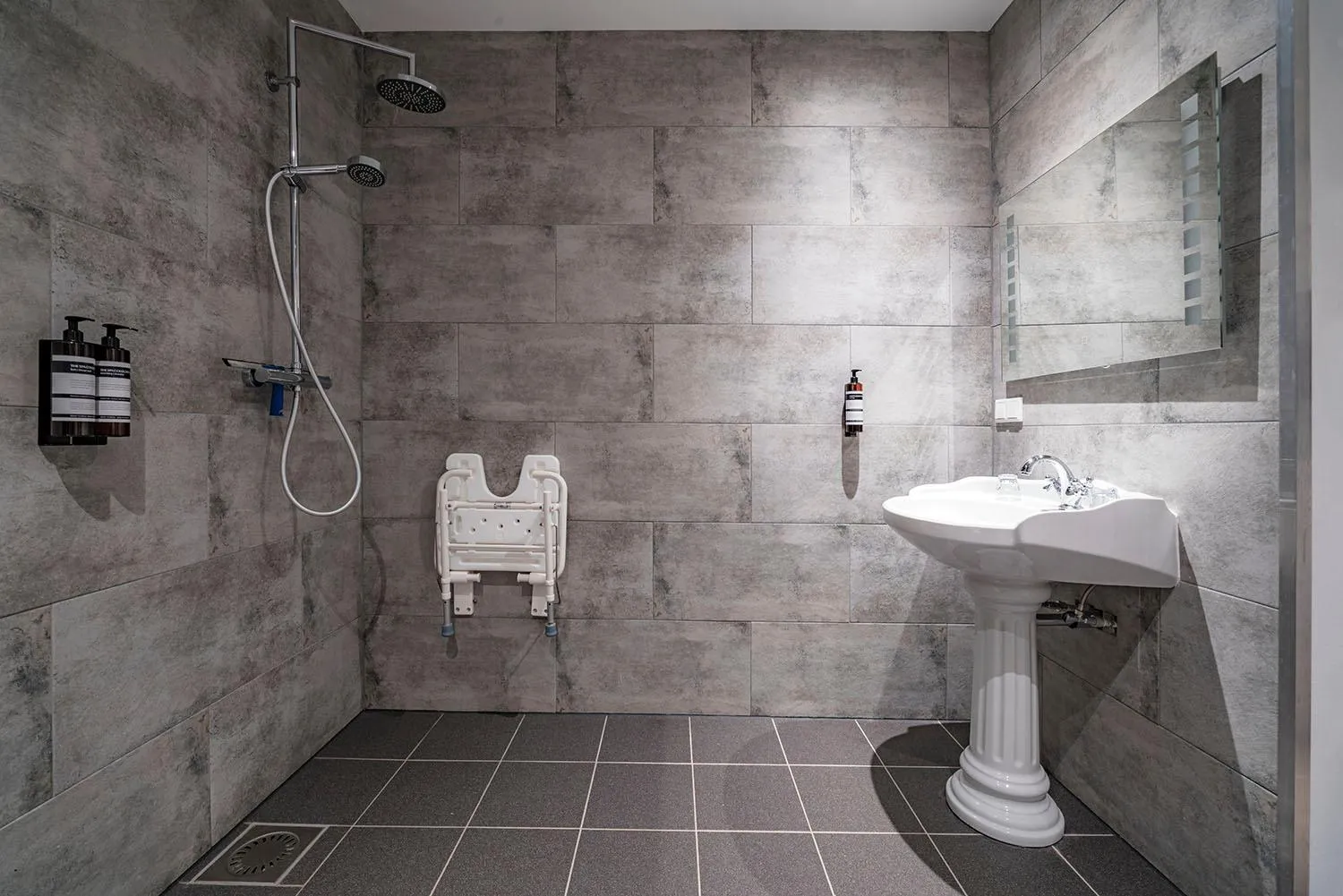 Bathroom in Hotel Joli Bergen