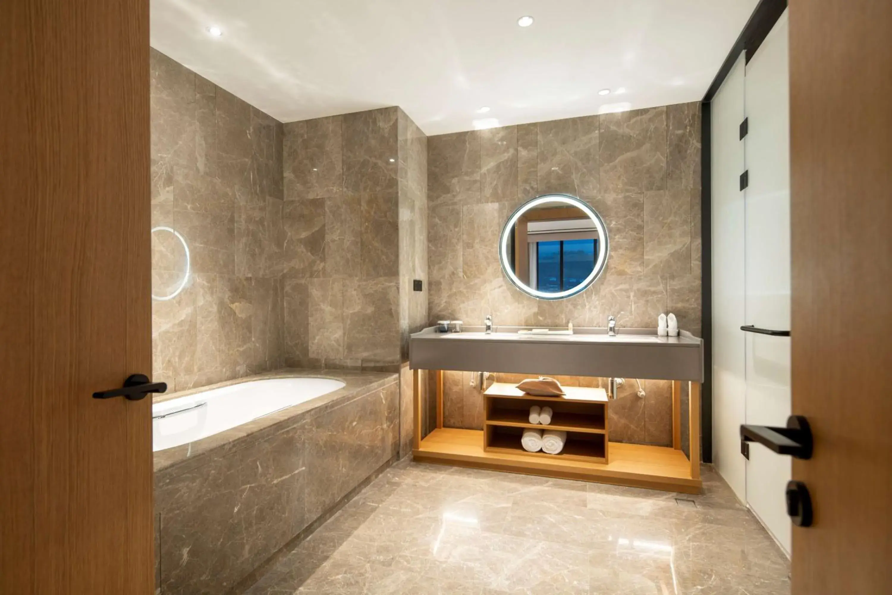 Bathroom in Hilton Garden Inn Guizhou Maotai Town Bathroom in Hilton Garden Inn Guizhou Maotai Town