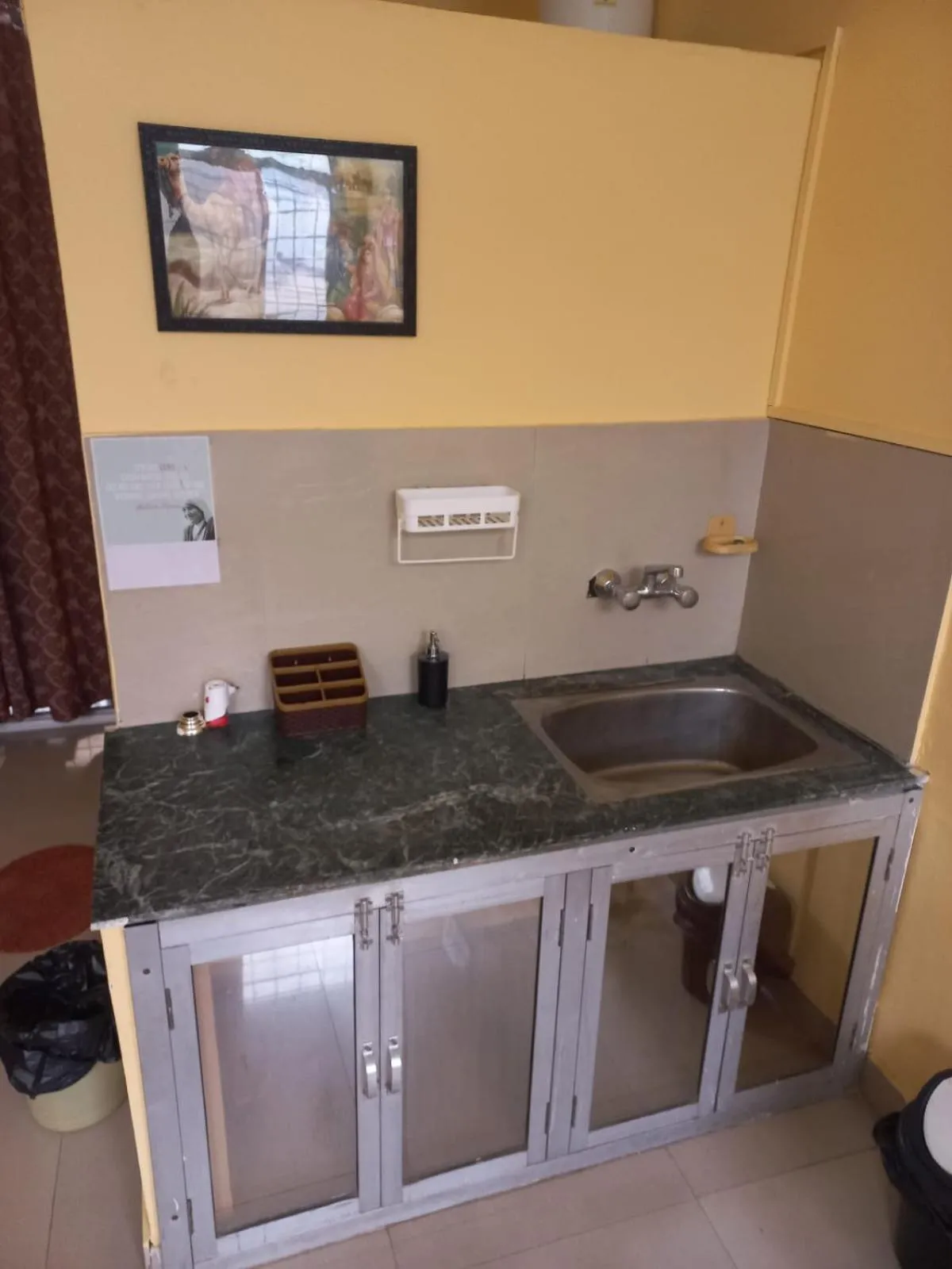 Kitchen or kitchenette in Devi music ashram