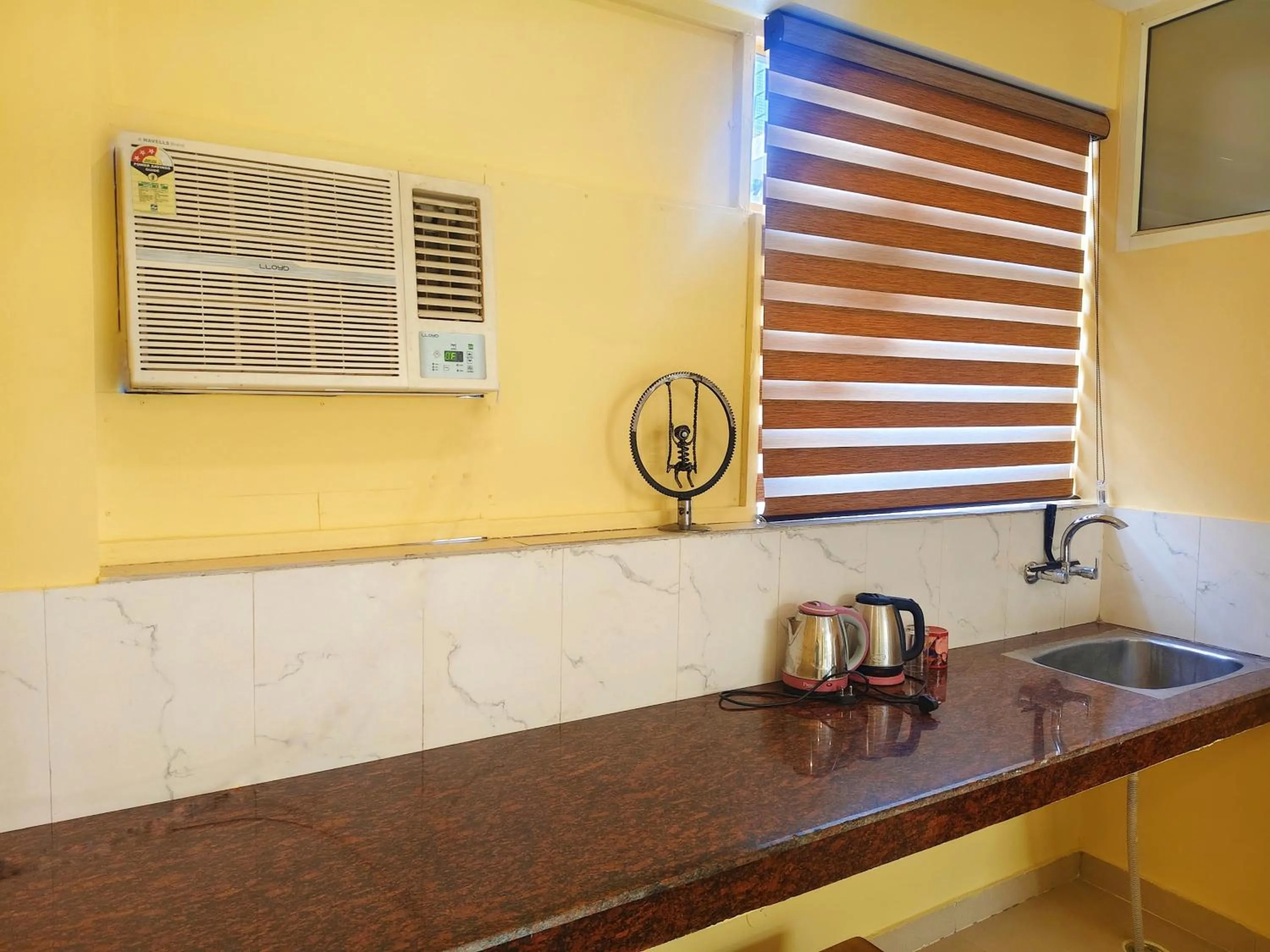 Kitchen or kitchenette in Devi music ashram