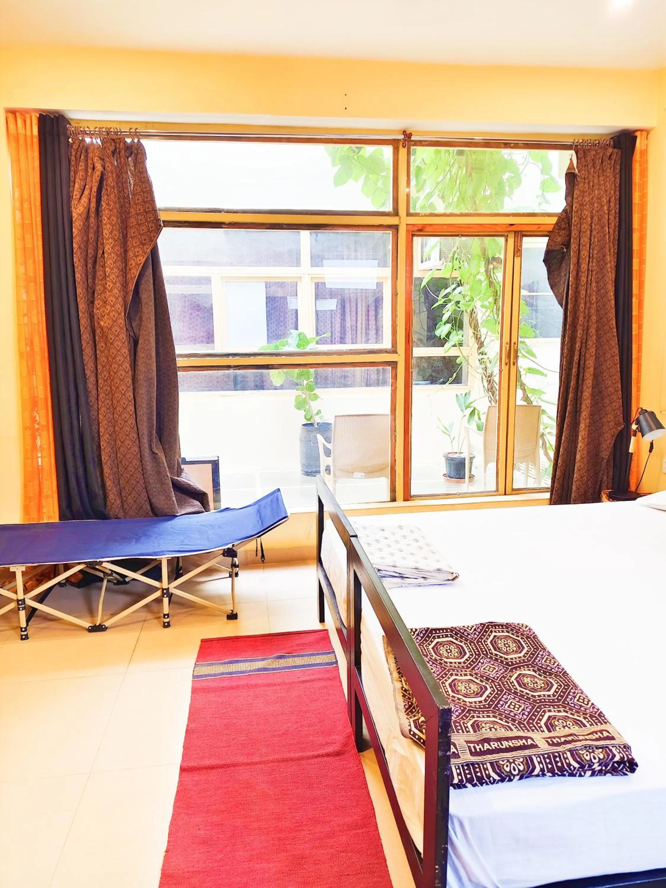 Bedroom, Bed in Devi music ashram