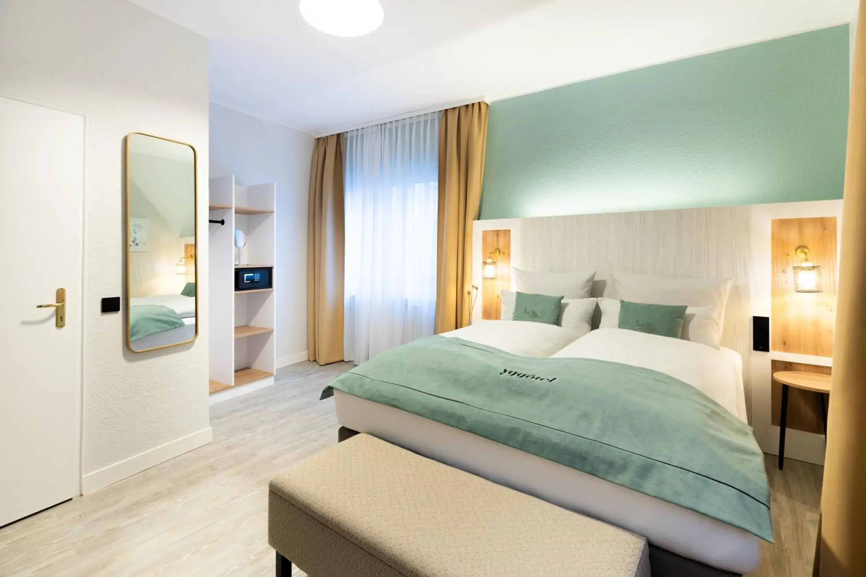 Photo of the whole room, Bed in Garner Hotel Cologne - Engelbertz by IHG Photo of the whole room, Bed in Garner Hotel Cologne - Engelbertz by IHG