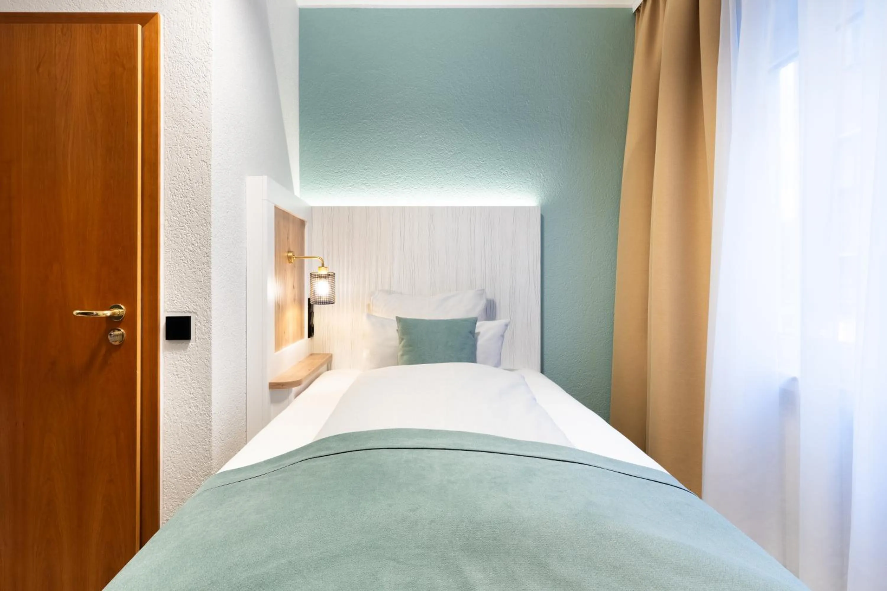 Bed in Garner Hotel Cologne - Engelbertz by IHG