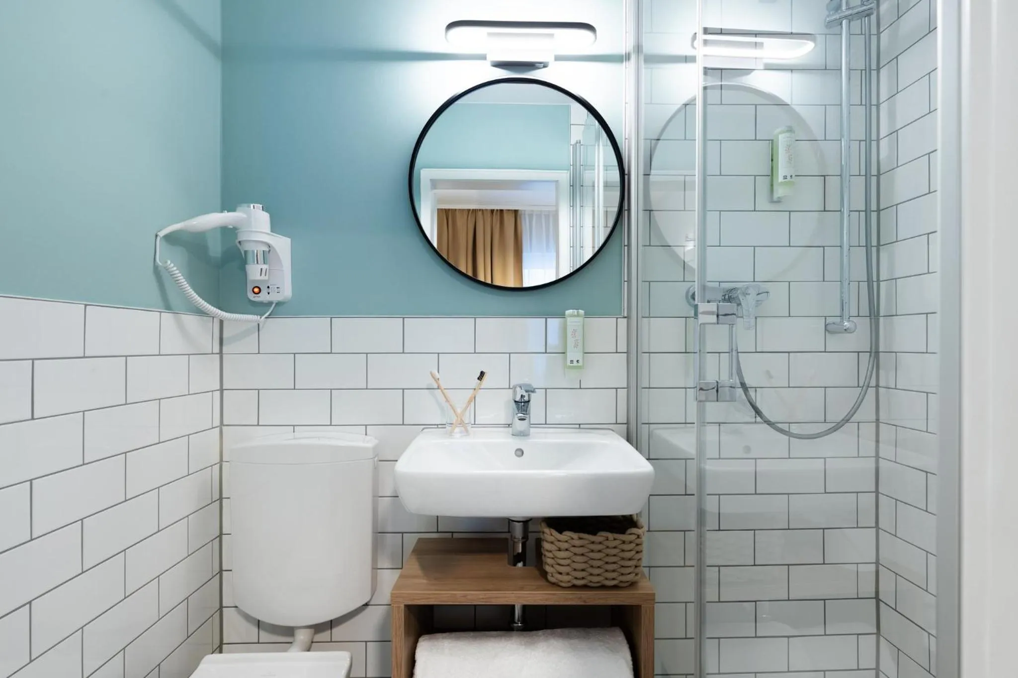 Bathroom in Garner Hotel Cologne - Engelbertz by IHG