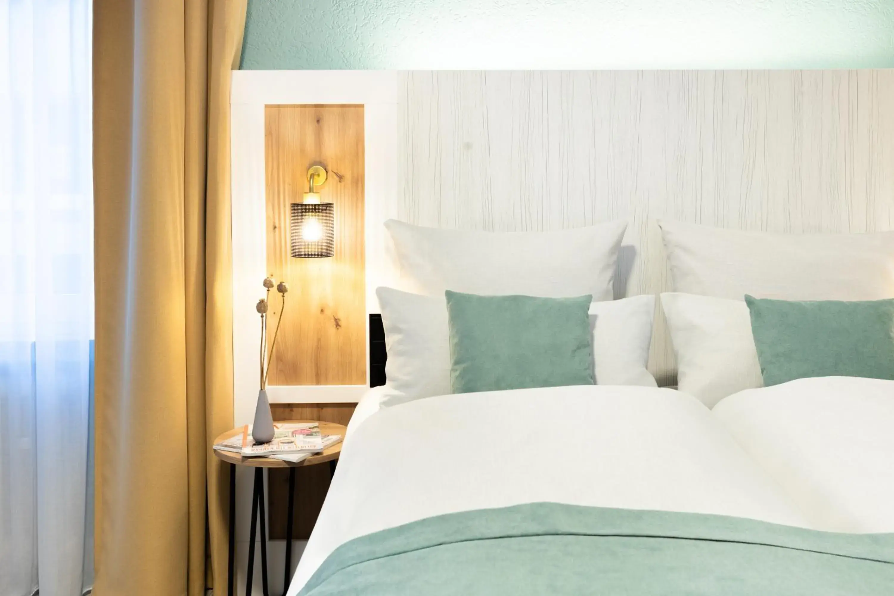 Bed in Garner Hotel Cologne - Engelbertz by IHG Bed in Garner Hotel Cologne - Engelbertz by IHG