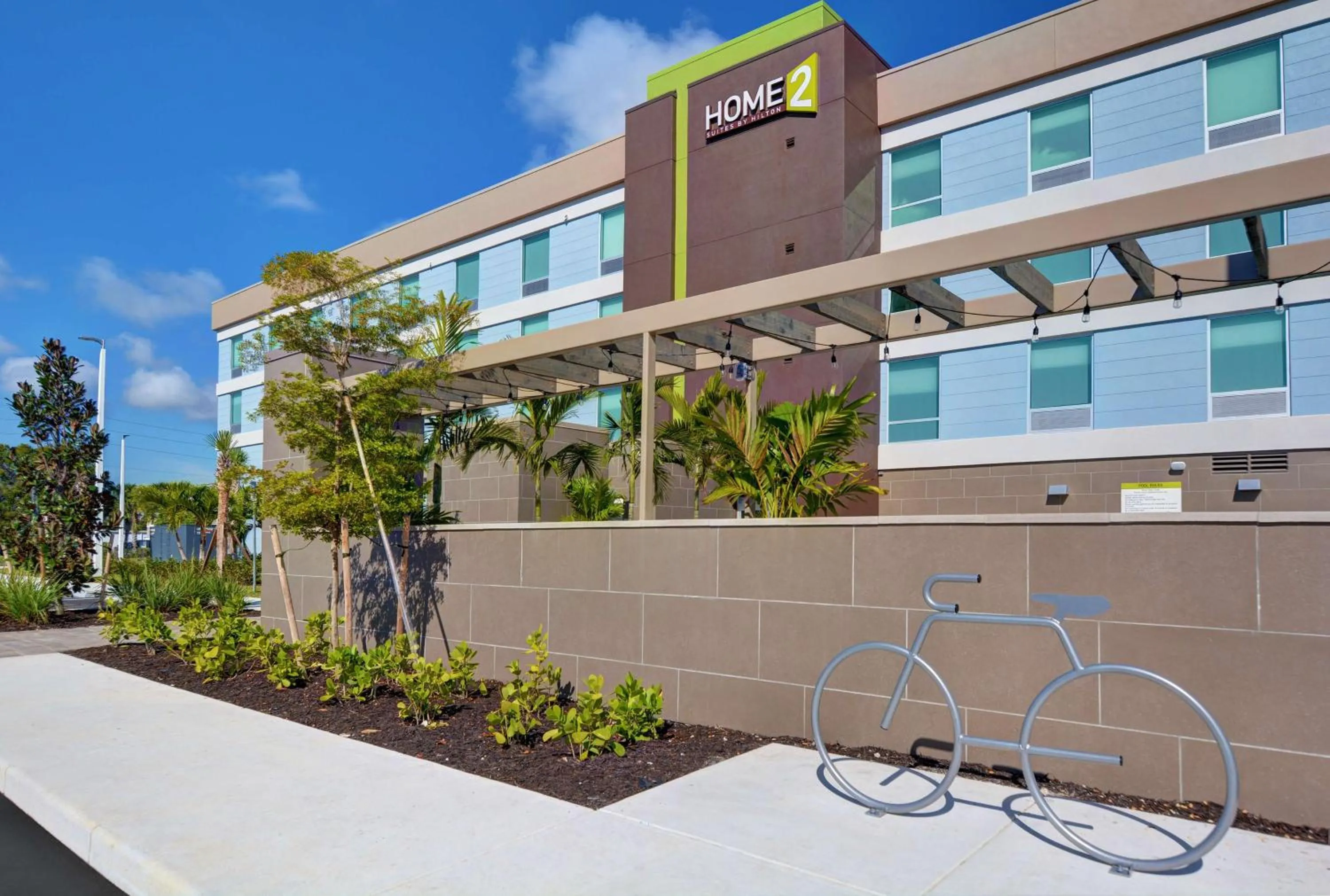 Property building in Home2 Suites by Hilton Fort Myers Colonial Blvd