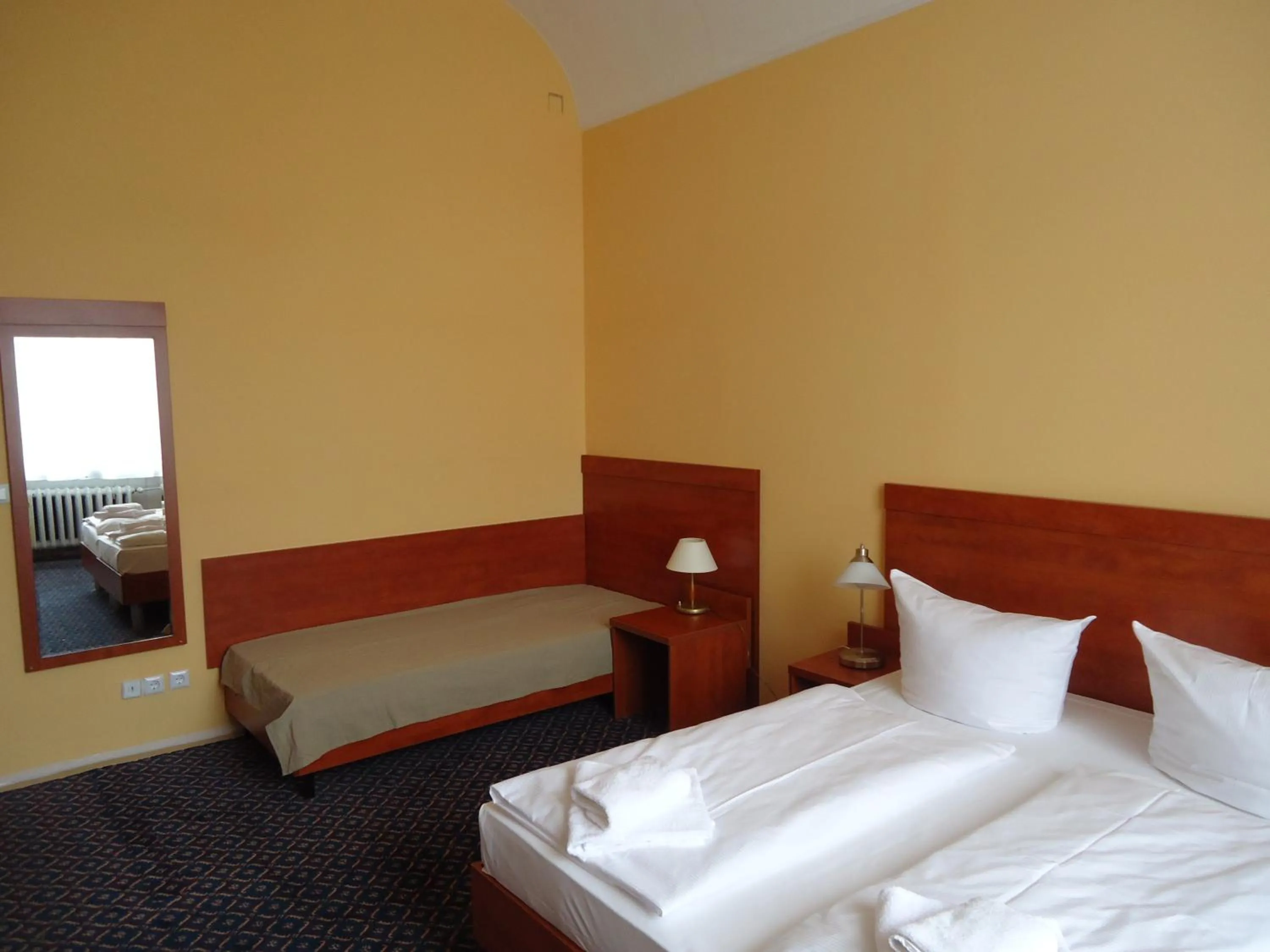 Bed in City Hotel am Kurfürstendamm