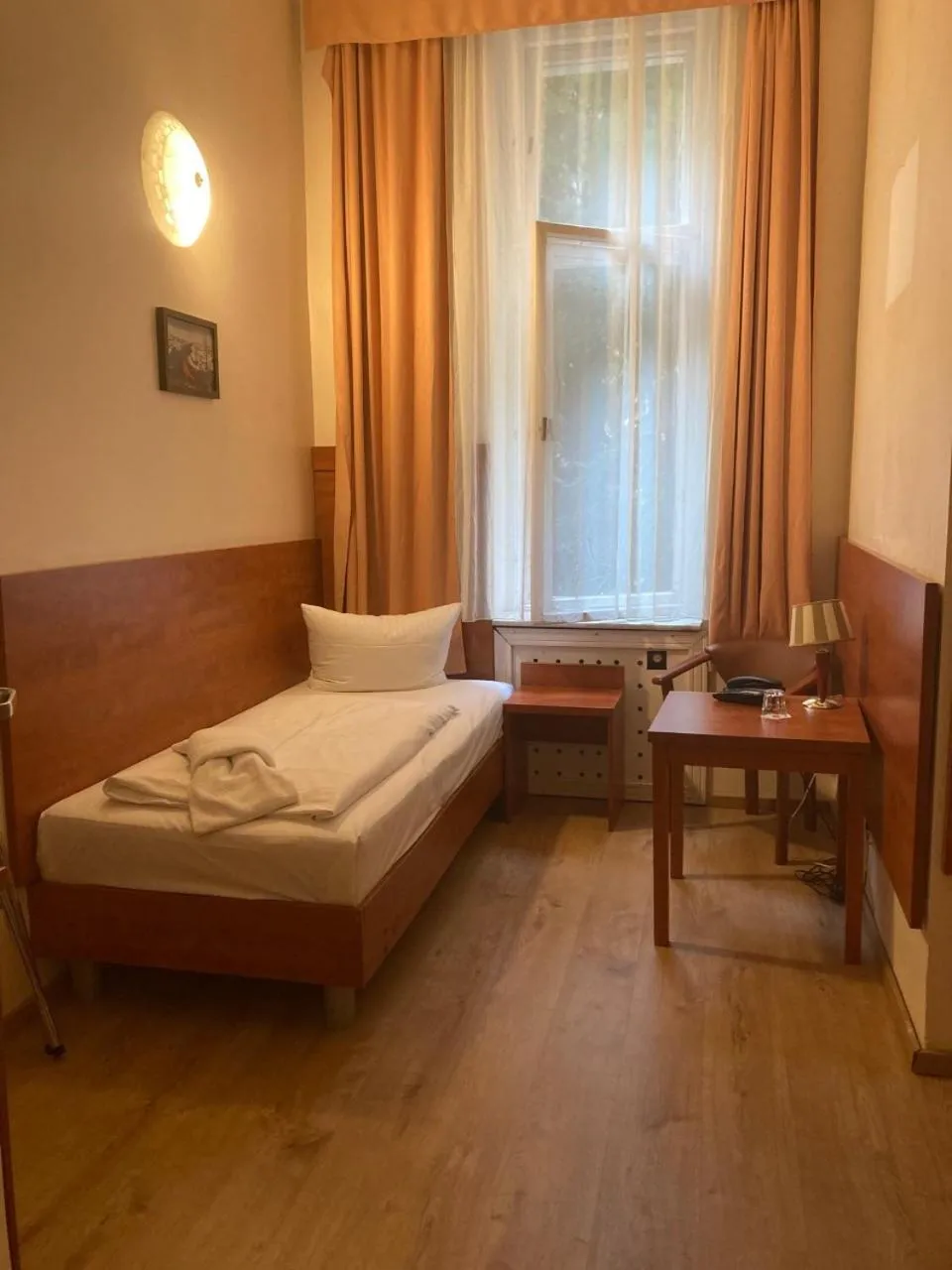 Photo of the whole room, Bed in City Hotel am Kurfürstendamm