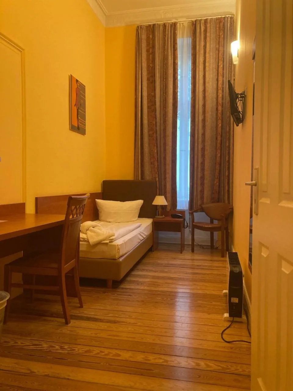 Photo of the whole room, Bed in City Hotel am Kurfürstendamm