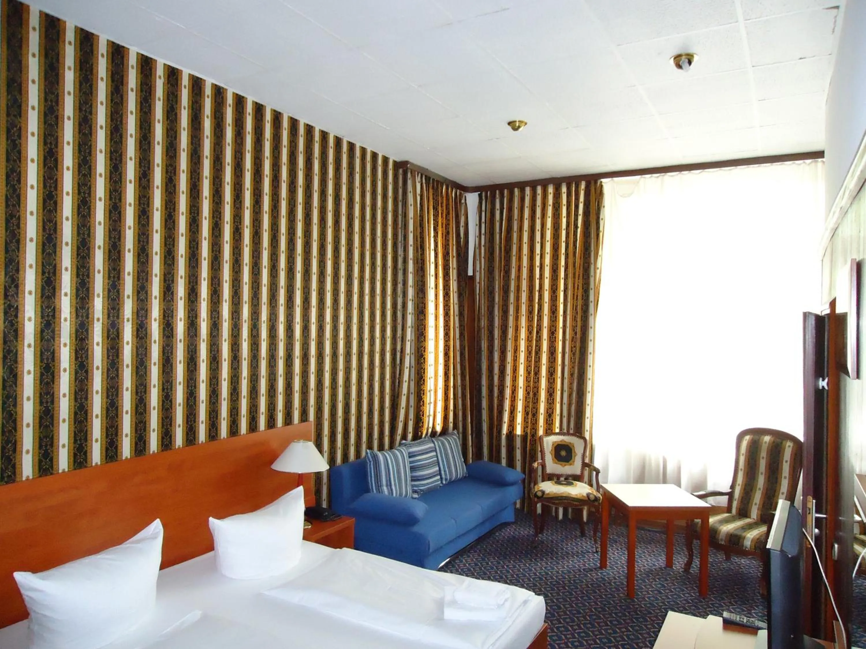 Photo of the whole room, Bed in City Hotel am Kurfürstendamm