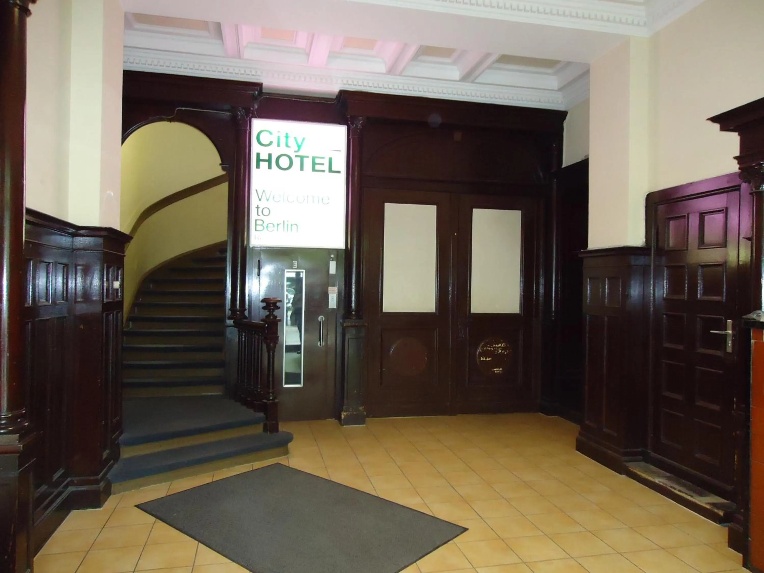 Lobby or reception in City Hotel am Kurfürstendamm