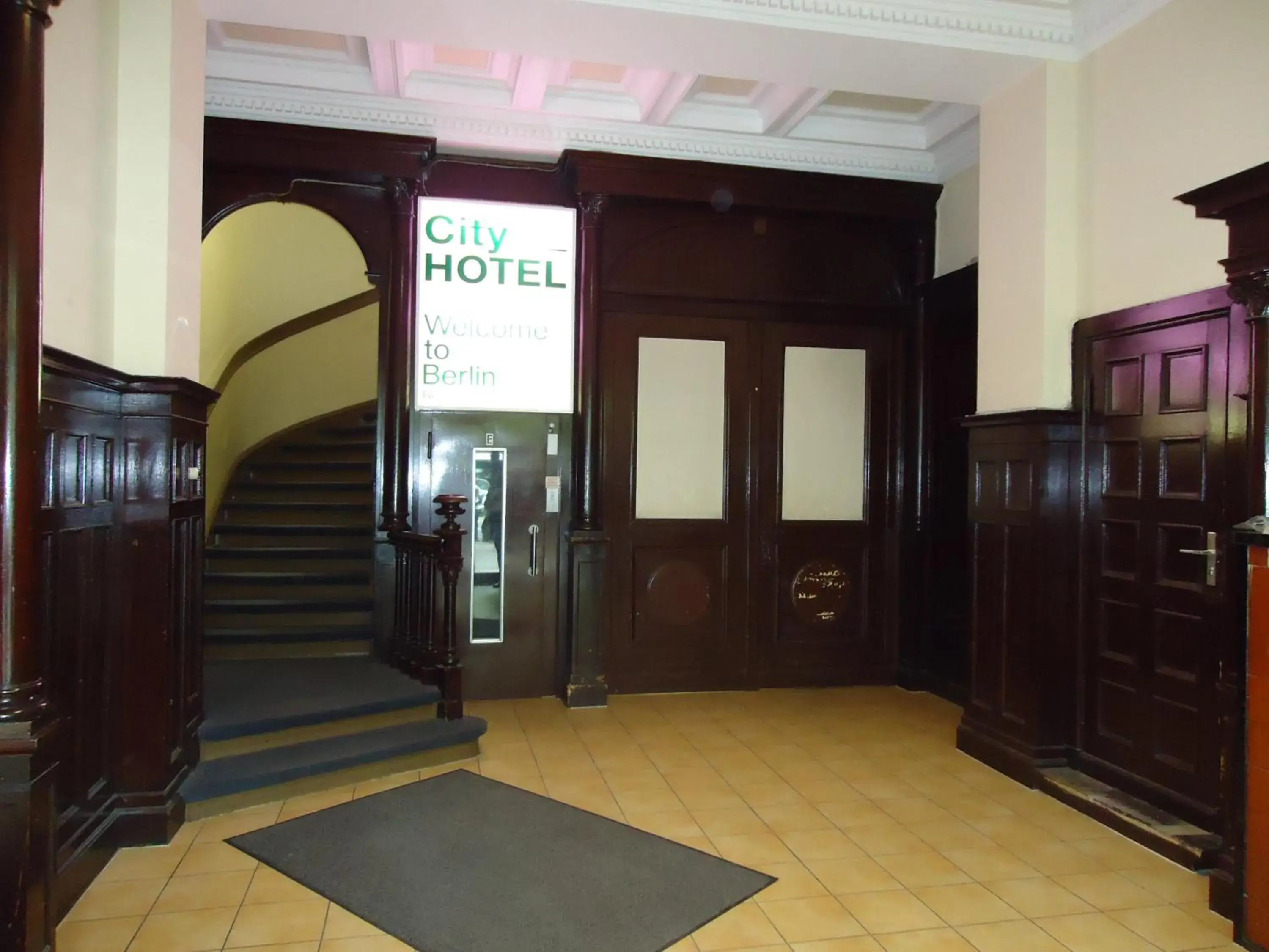 Lobby or reception in City Hotel am Kurfürstendamm Lobby or reception in City Hotel am Kurfürstendamm