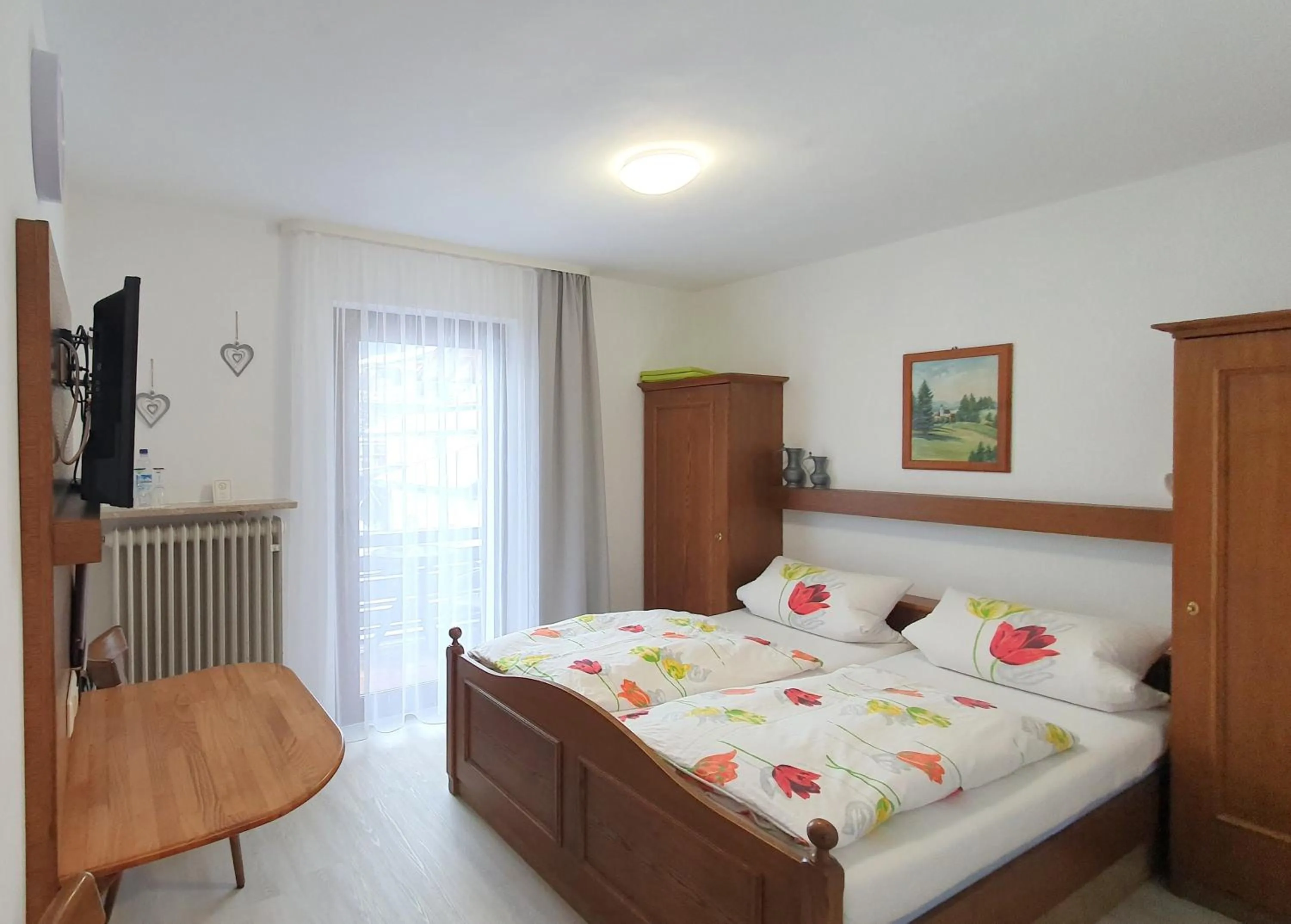 Bed in Hotel Garni Haus Alpine - Chiemgau Karte inkl