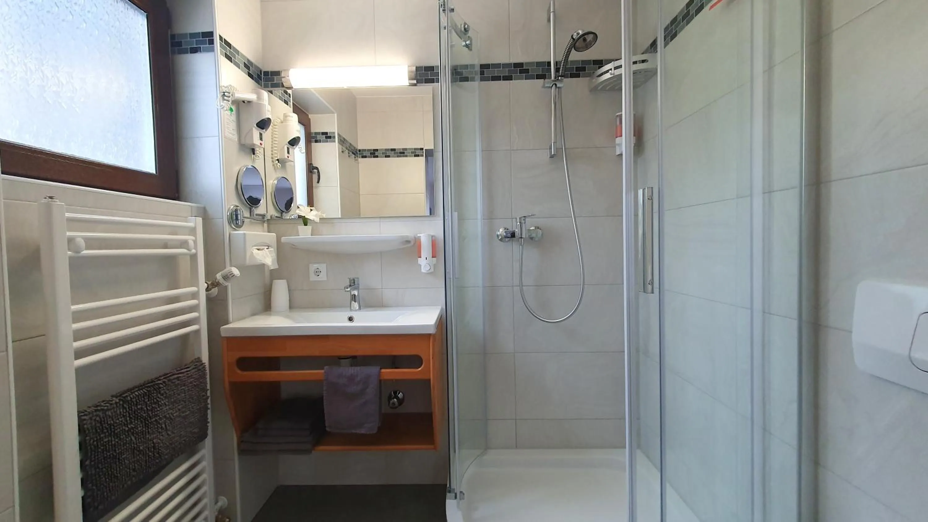 Hotel Garni Haus Alpine - Chiemgau Karte inkl