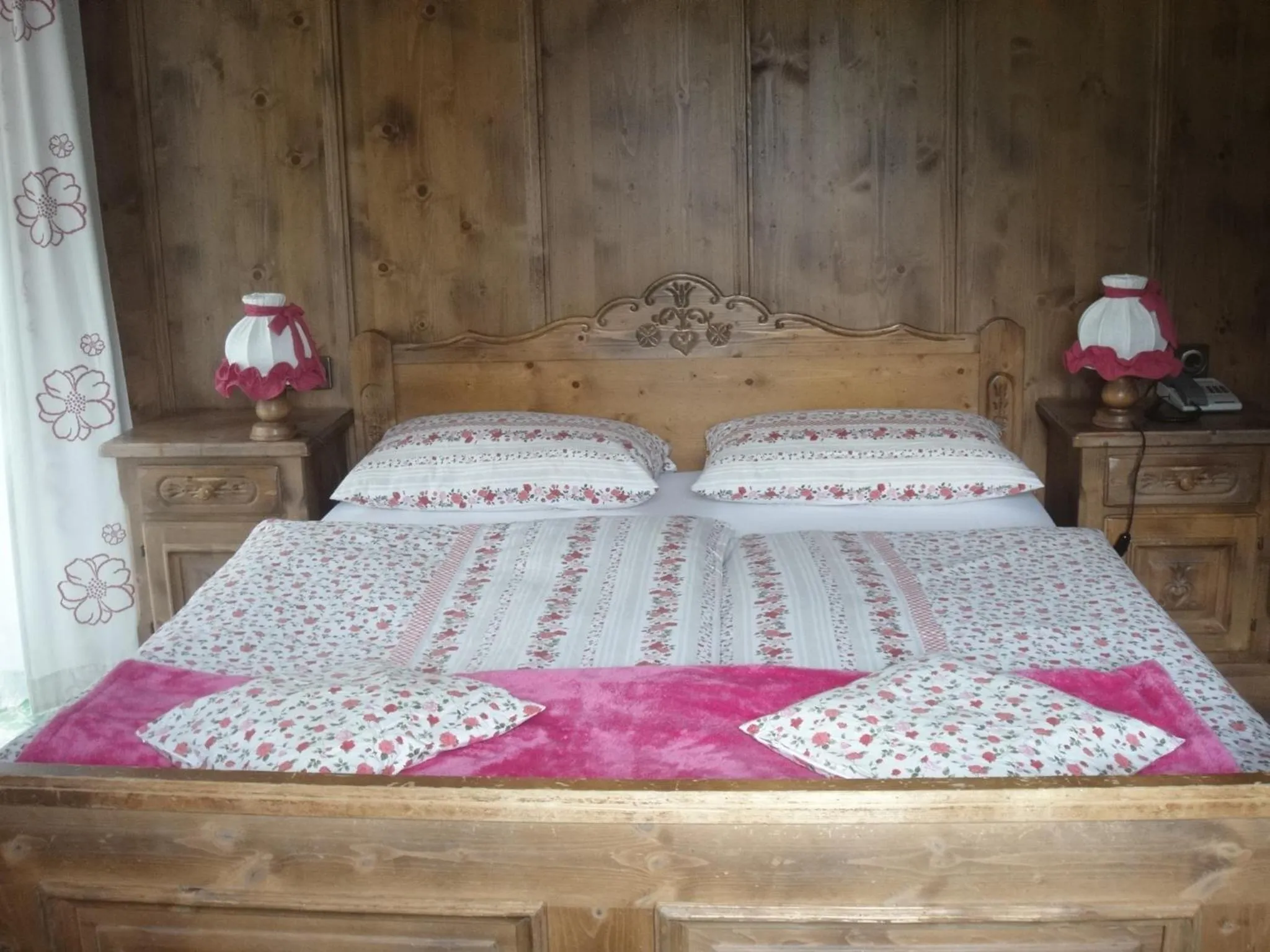 Photo of the whole room, Bed in Garni Toni