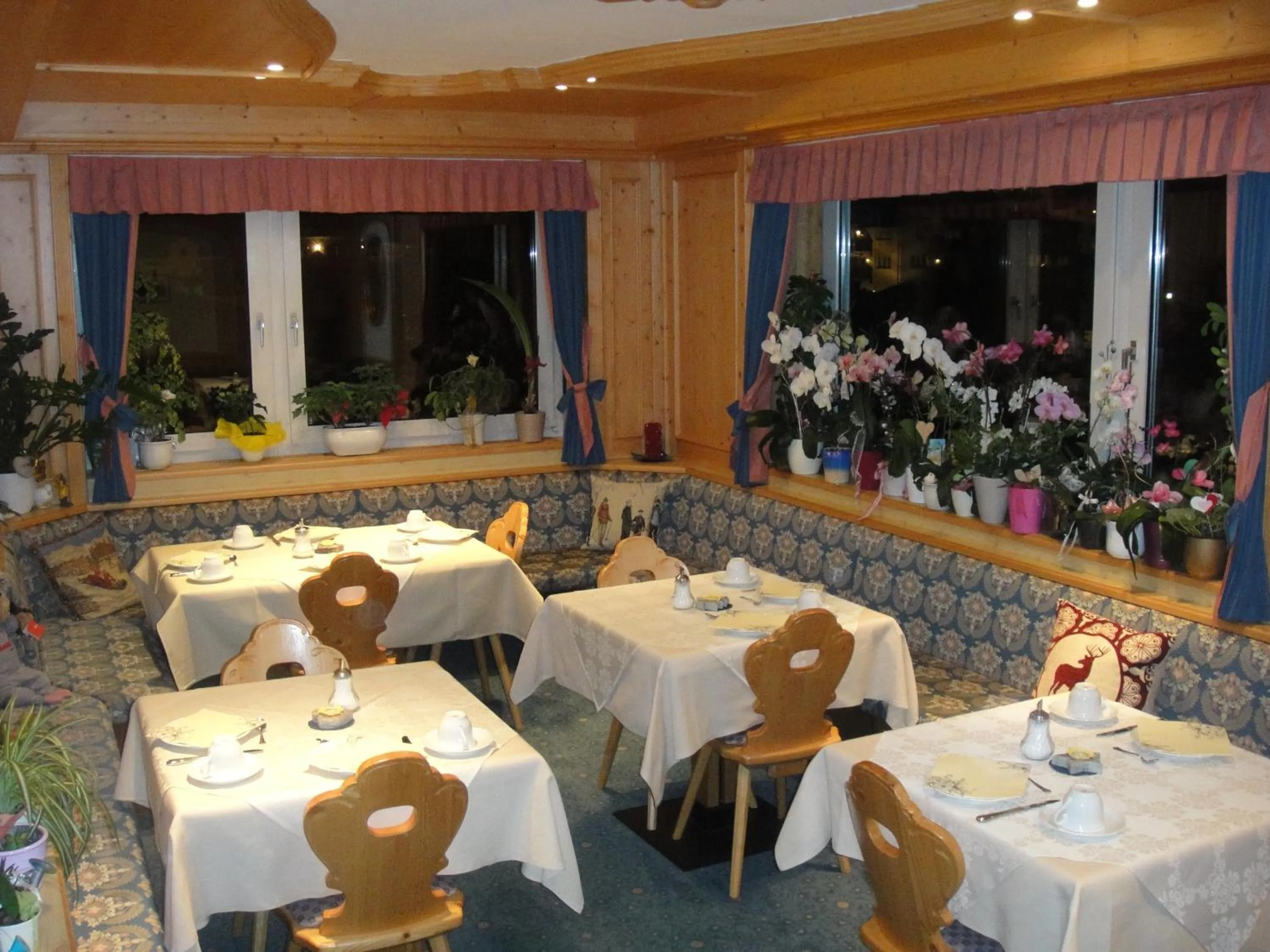 Restaurant/places to eat in Garni Toni