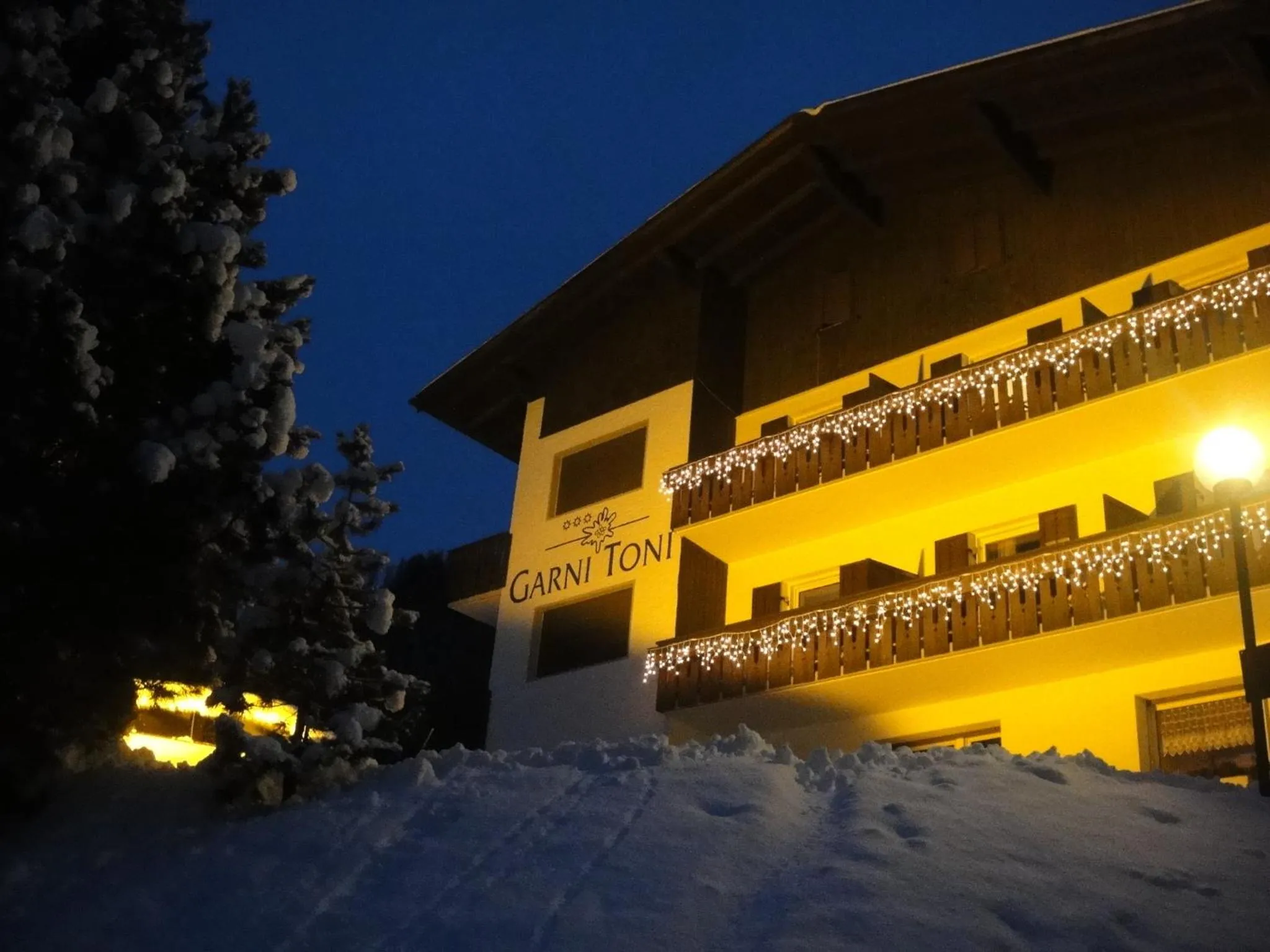 Property building in Garni Toni