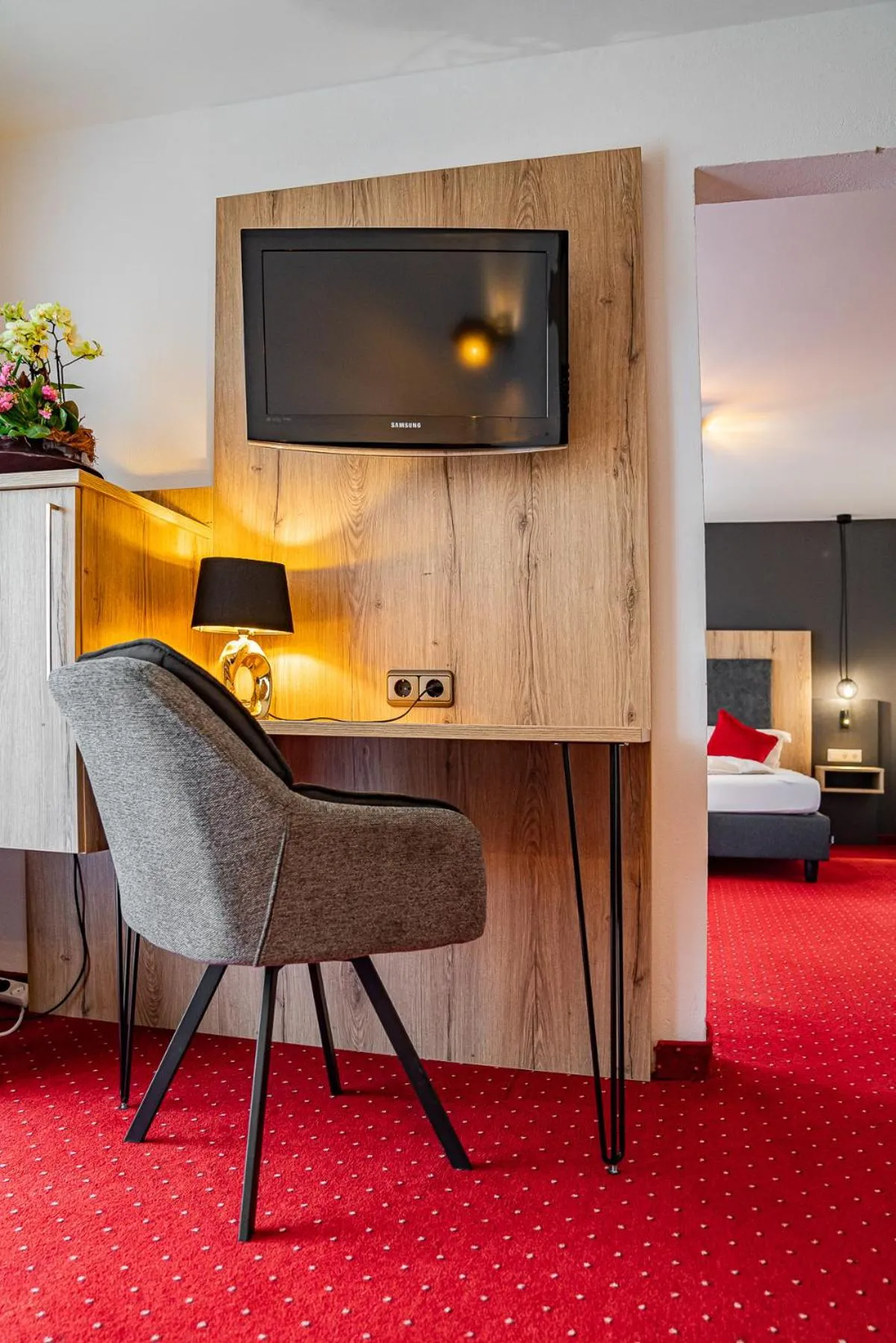 Seating area, Bed in Berghotel & Chalets Adersberg Chiemgau Card kostenfrei