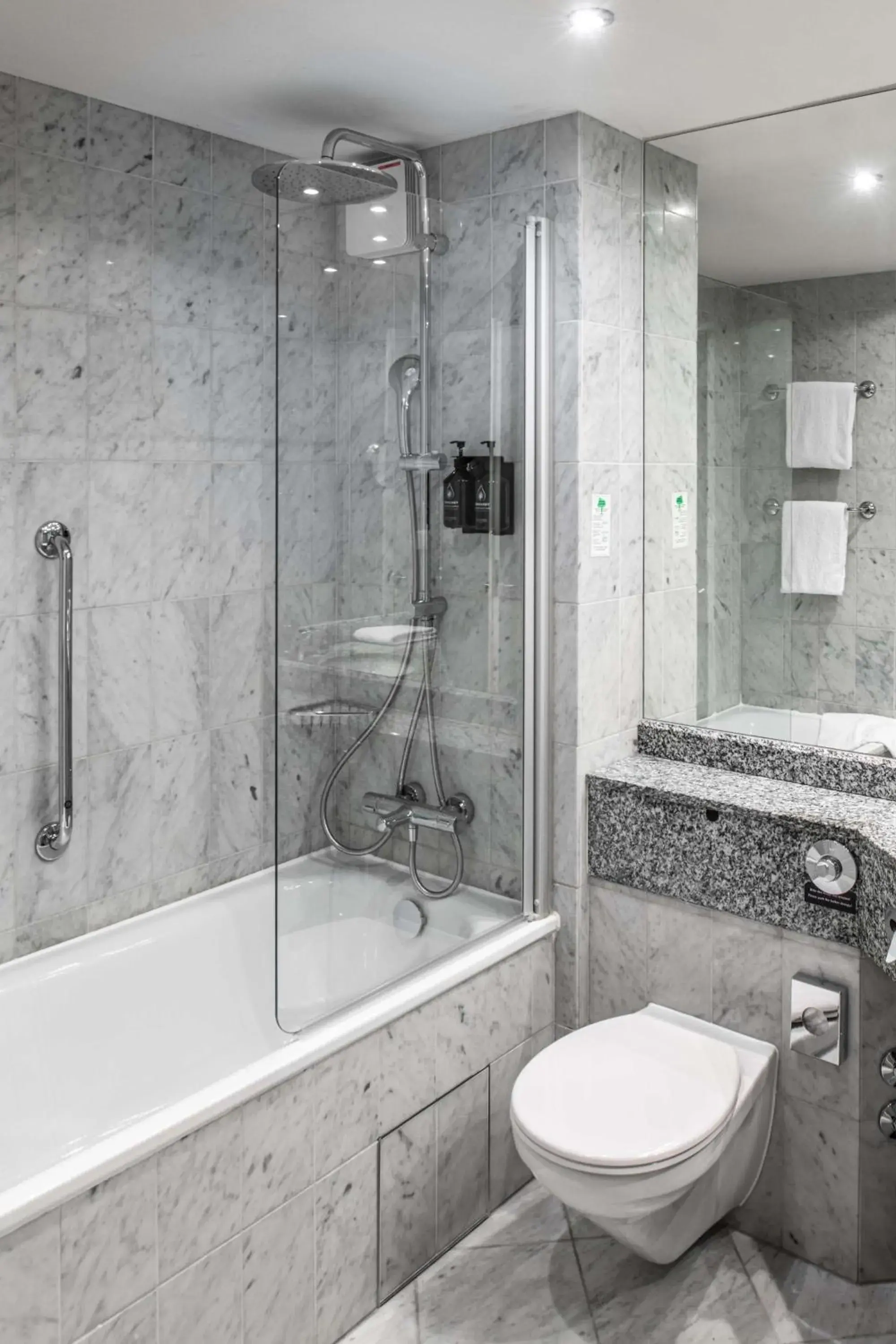 Bathroom in pentahotel Eisenach Bathroom in pentahotel Eisenach