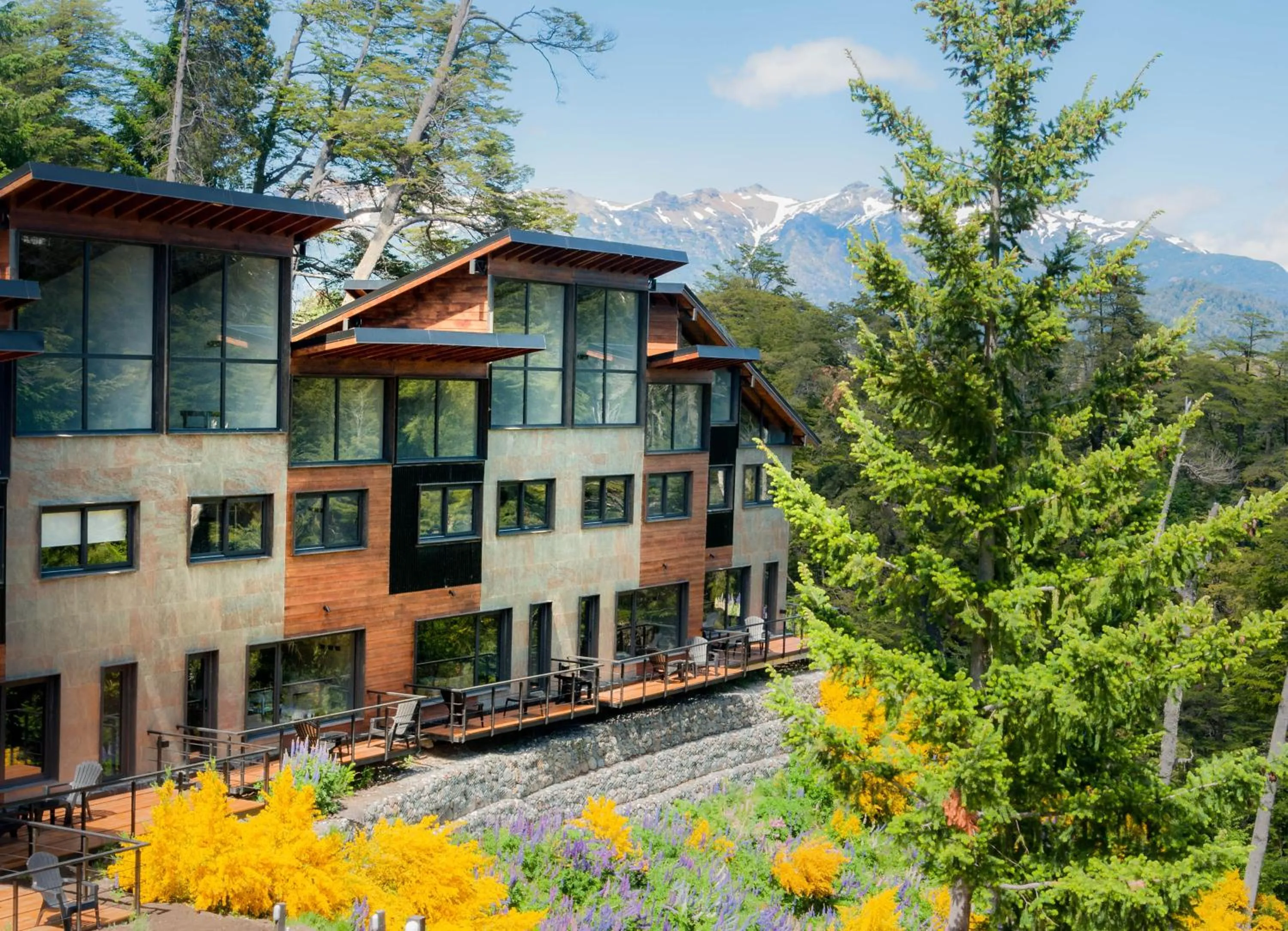 Property building in Las Aguas Río Bonito