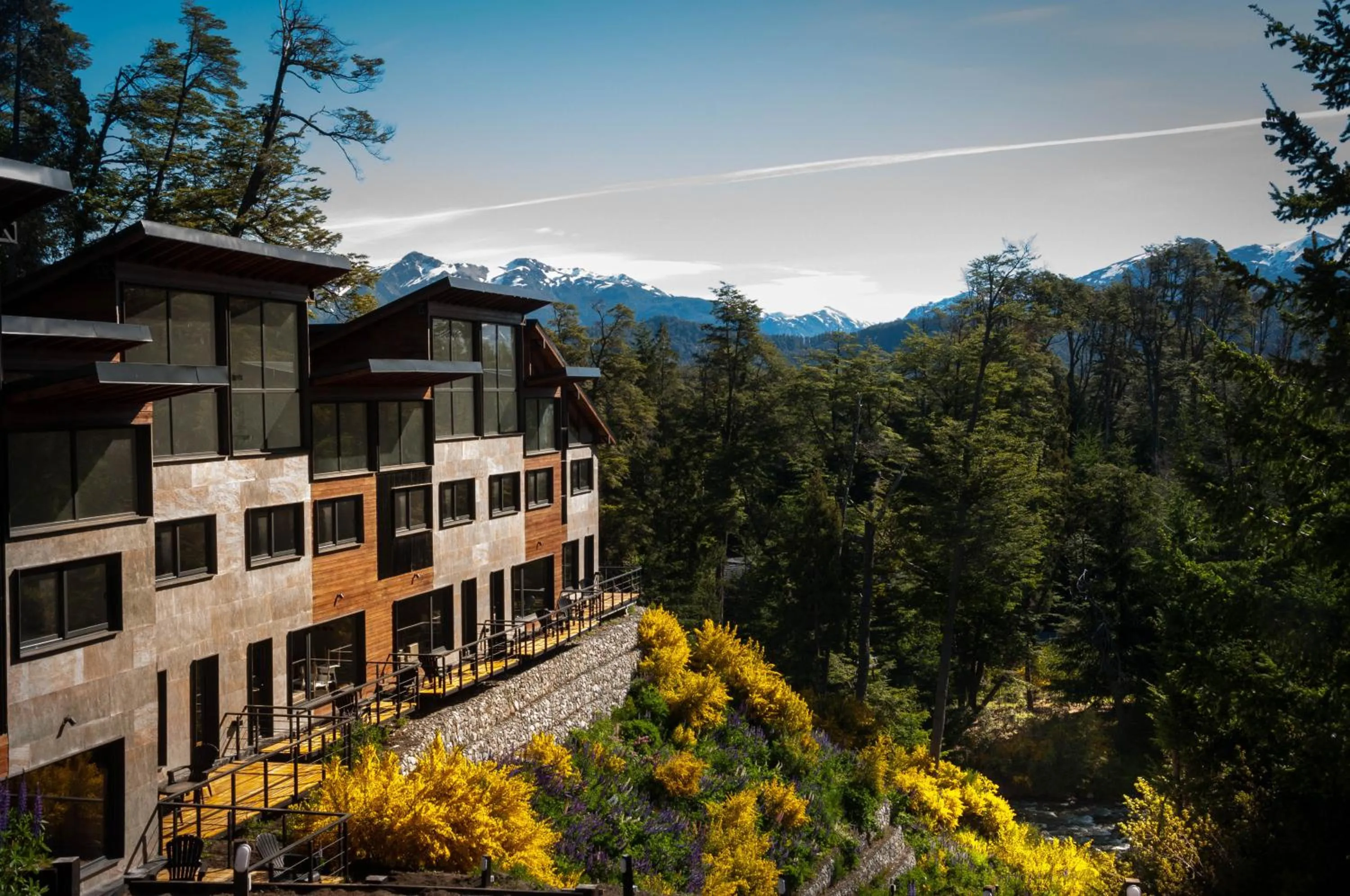 Property building in Las Aguas Río Bonito