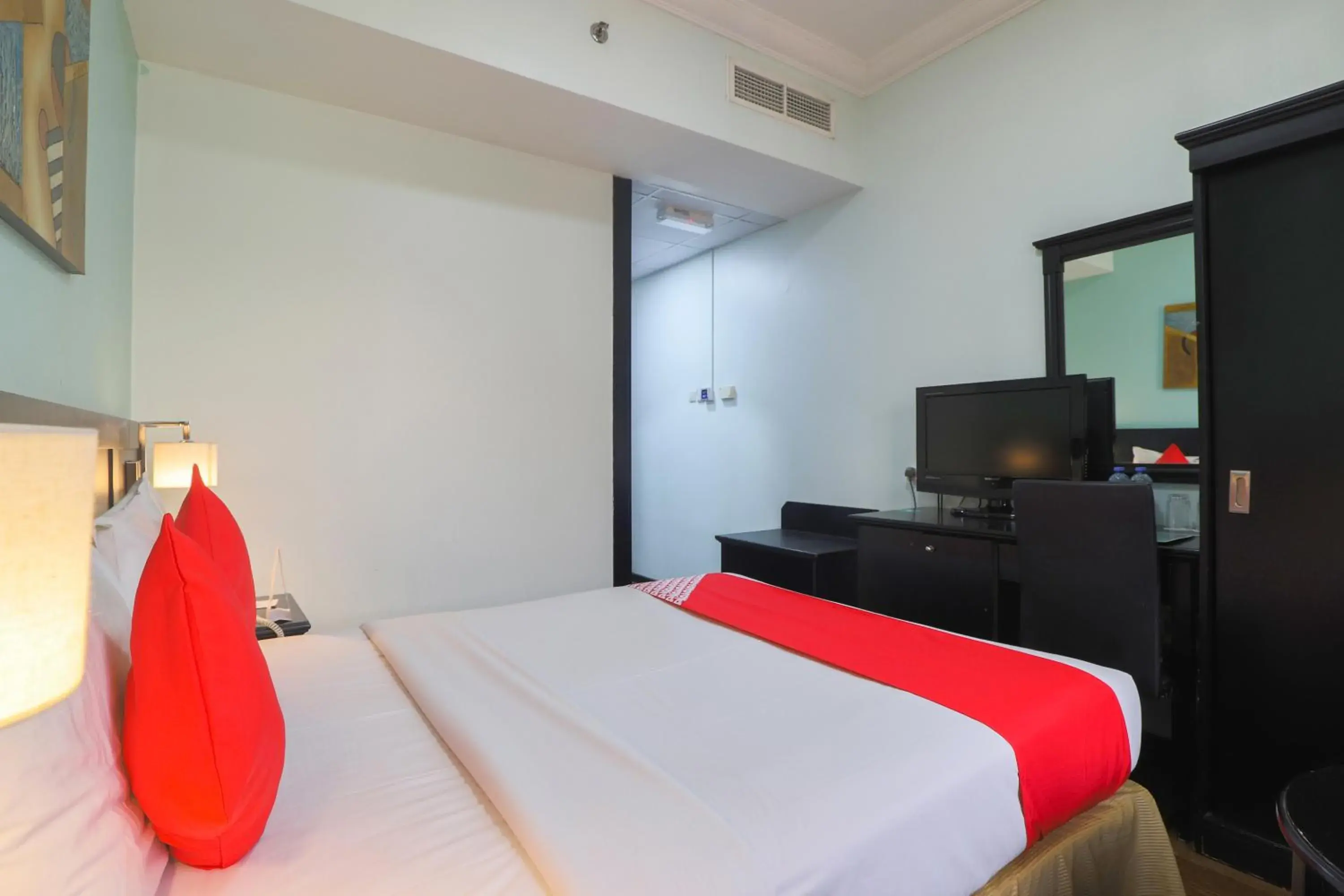 Bedroom, Bed in Eureka Hotel Bedroom, Bed in Eureka Hotel