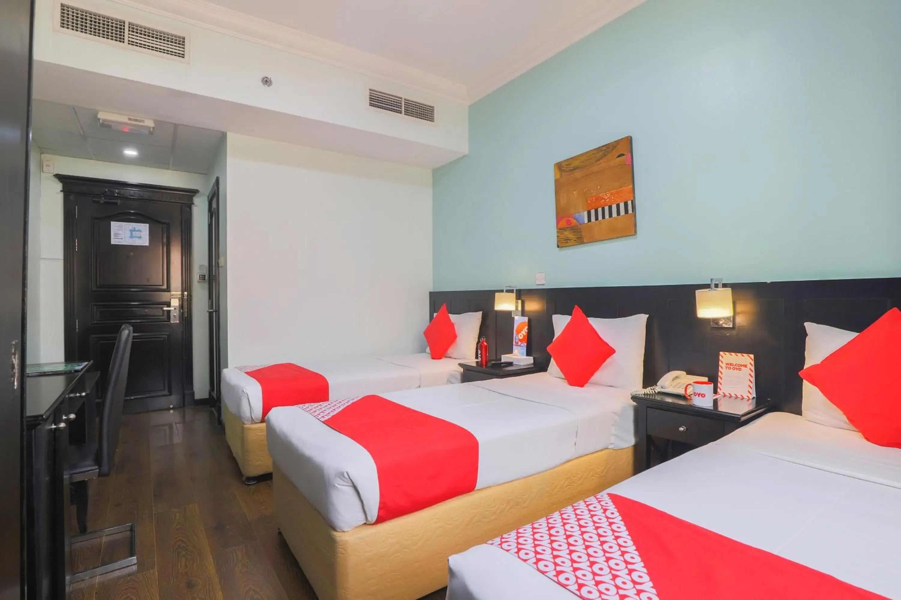 Standard Triple Room in Eureka Hotel Standard Triple Room in Eureka Hotel