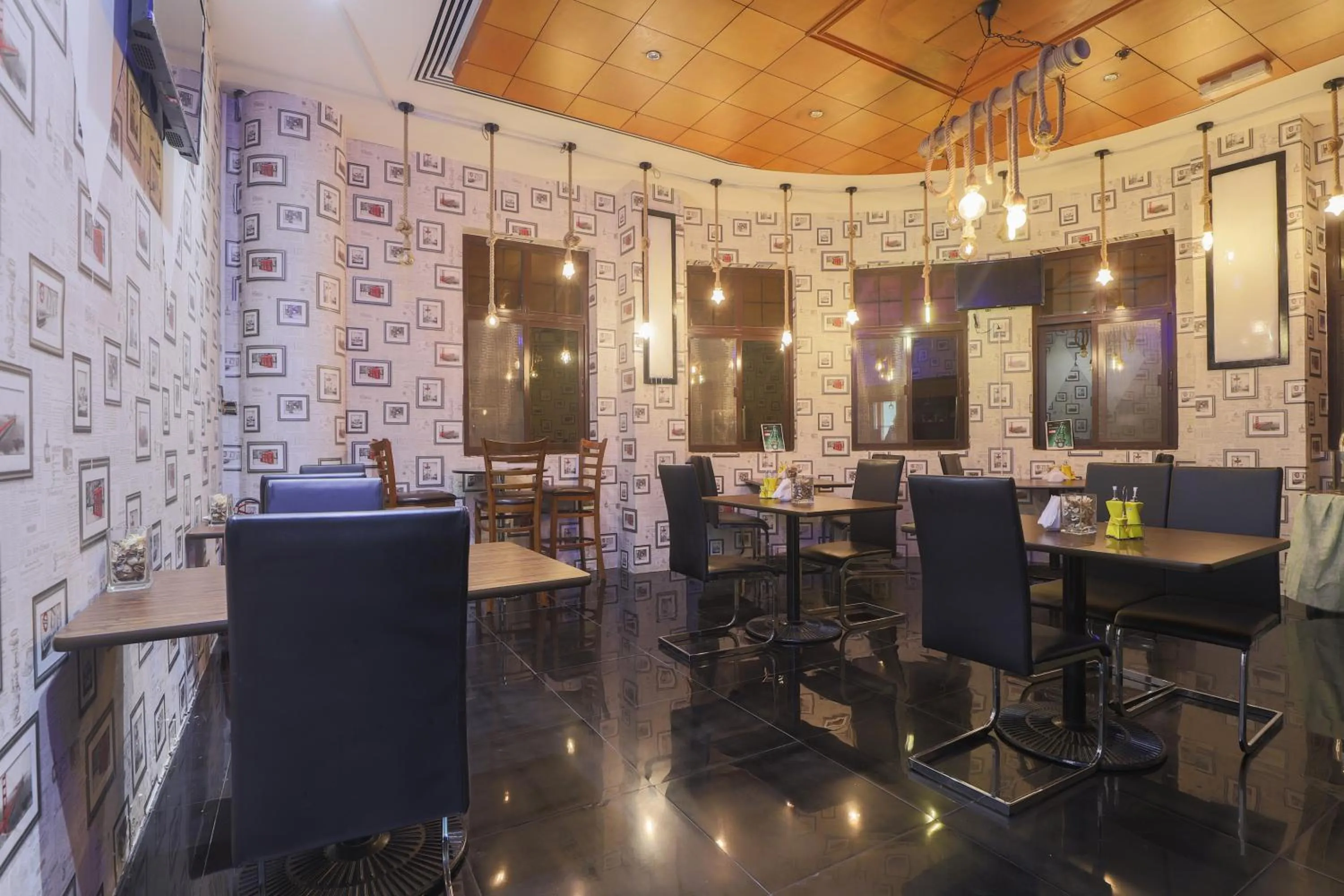 Restaurant/places to eat in Eureka Hotel