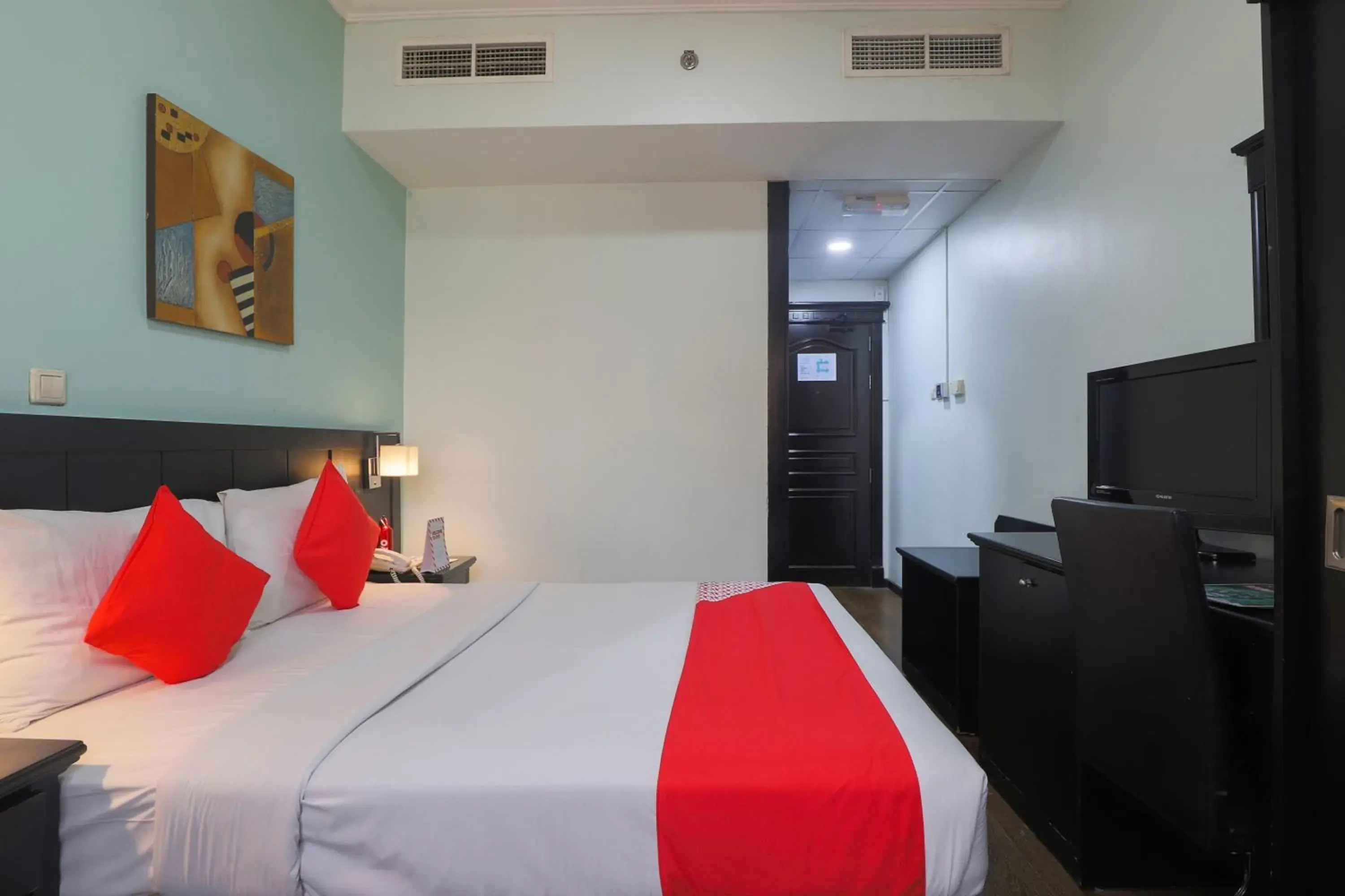 Bedroom, Bed in Eureka Hotel Bedroom, Bed in Eureka Hotel