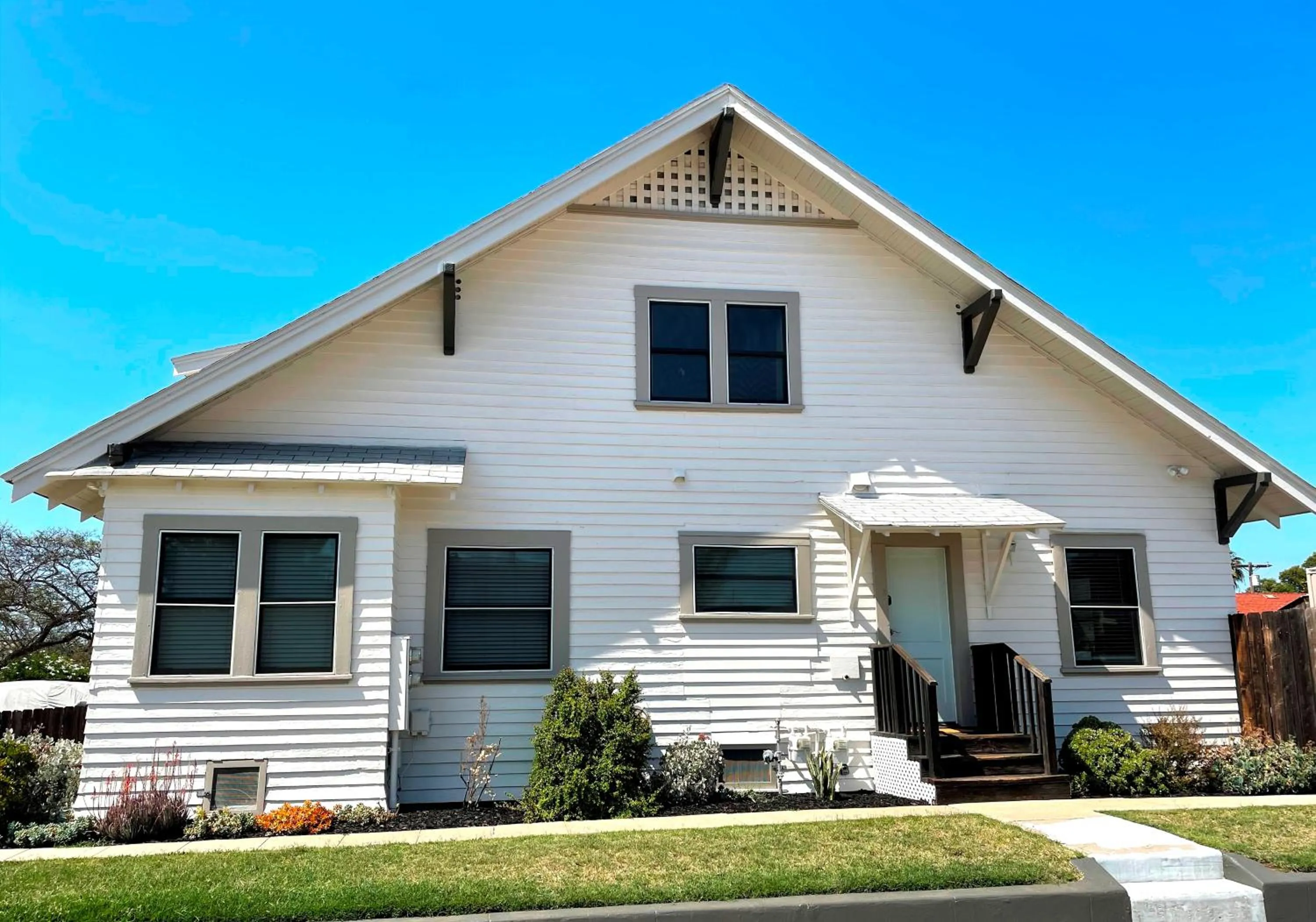 Property building in Fern House South Park Craftsman