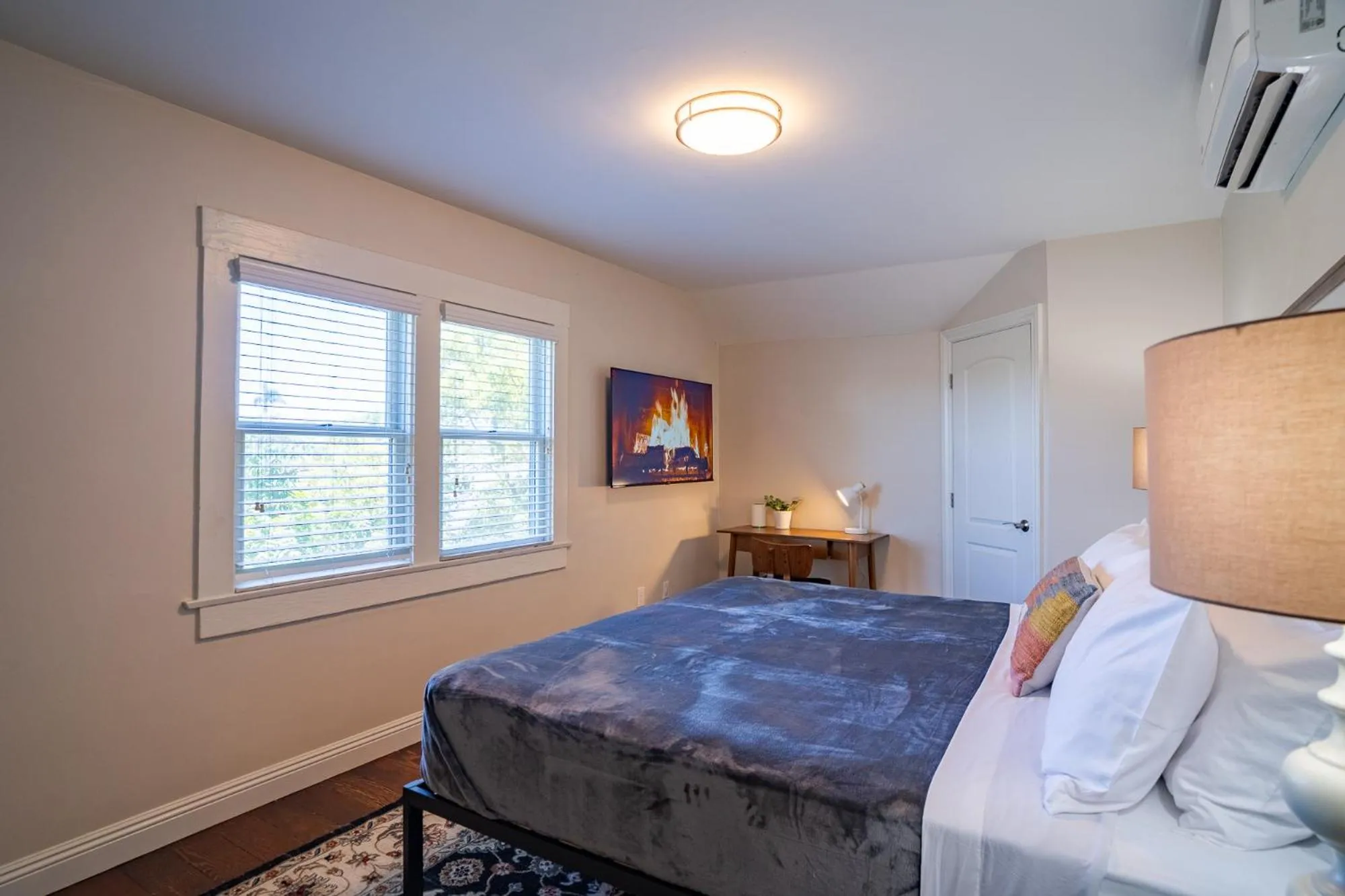 Bed in Fern House South Park Craftsman