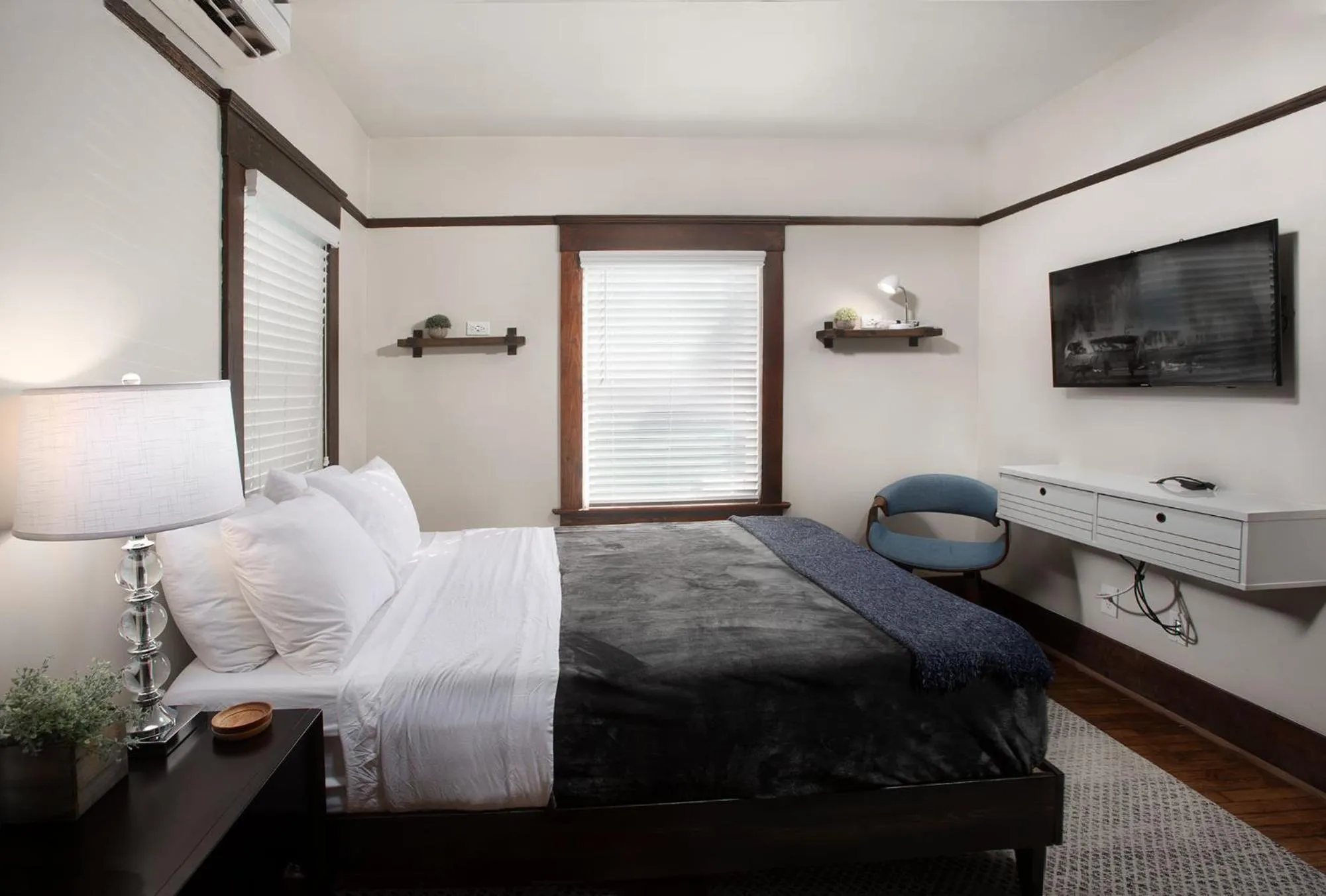 Photo of the whole room, Bed in Fern House South Park Craftsman