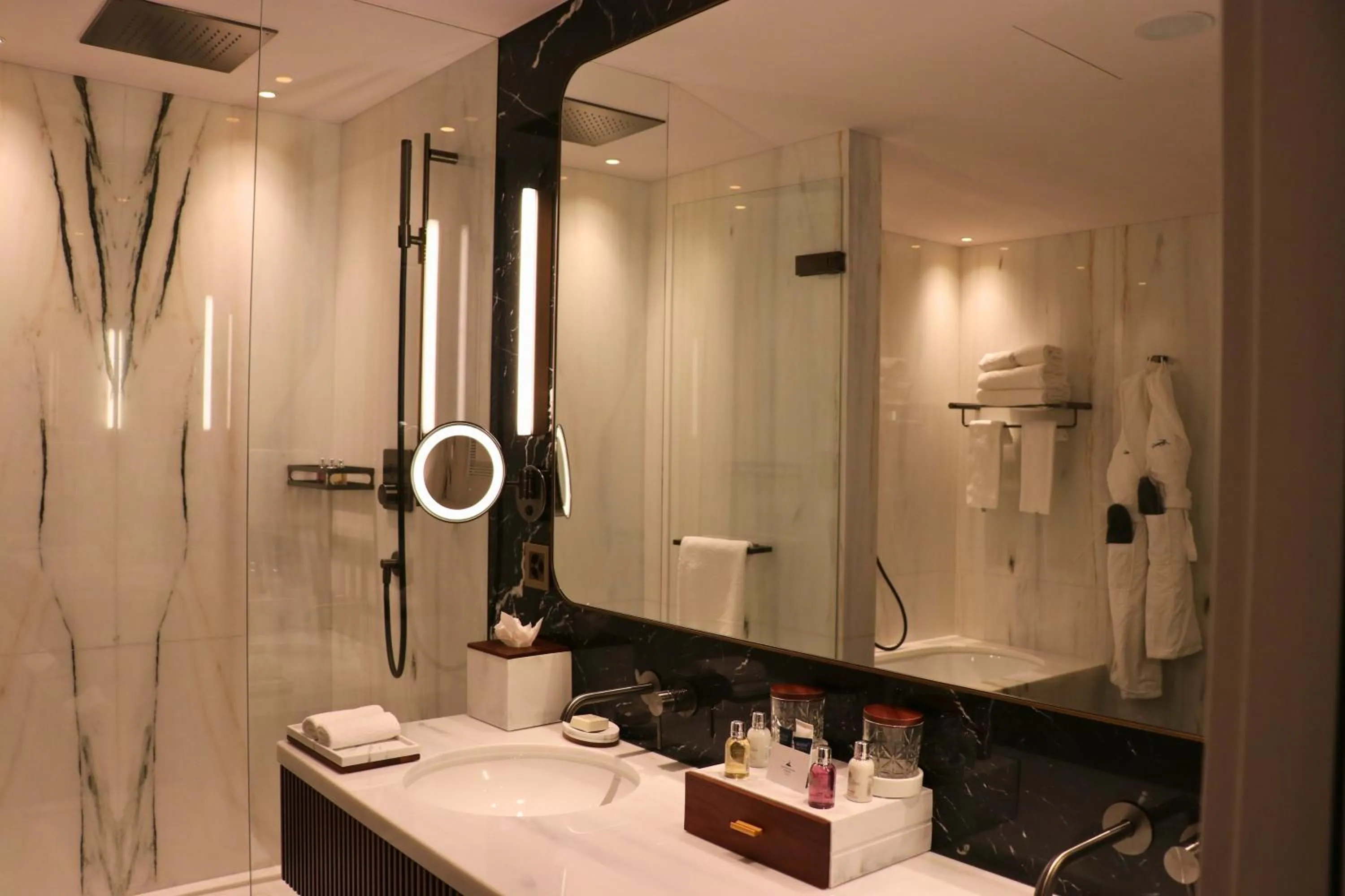 Shower in Grand Hotel des Bains Kempinski