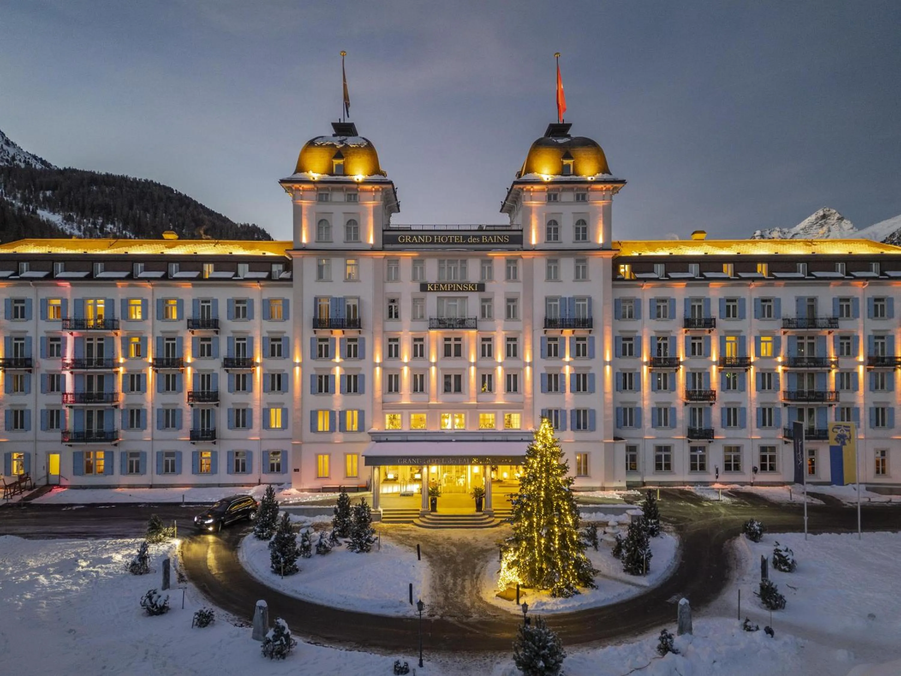 Inner courtyard view in Grand Hotel des Bains Kempinski