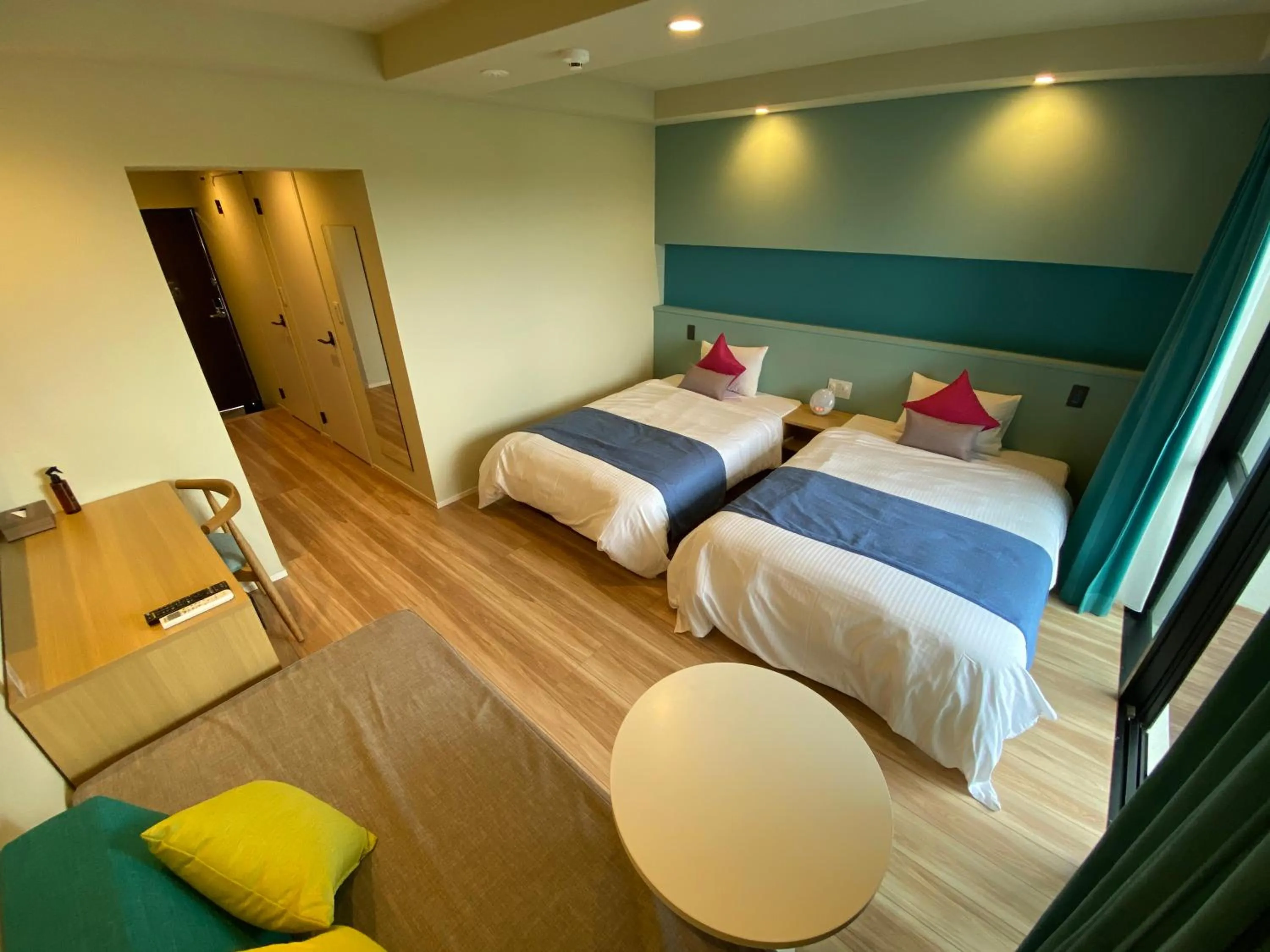 Photo of the whole room, Bed in Blue Cove Terrace