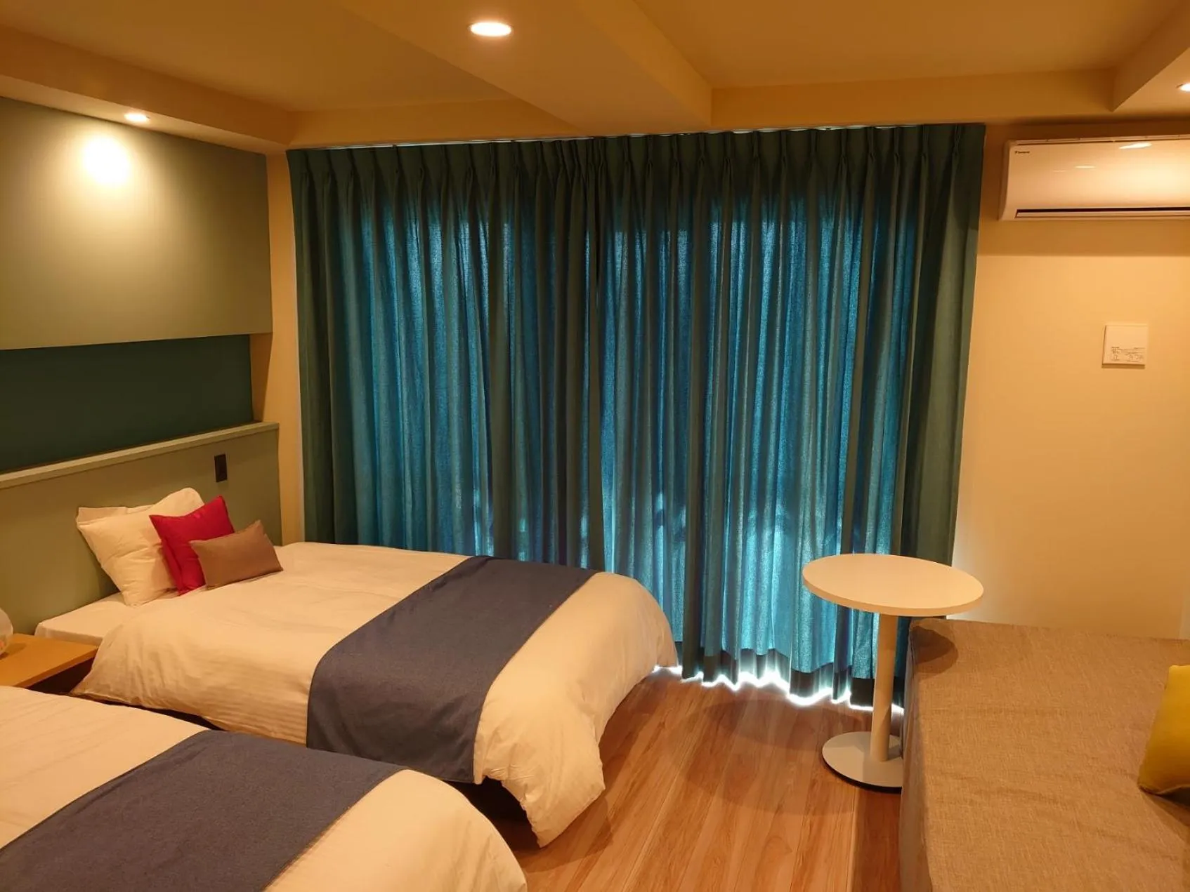 Photo of the whole room, Bed in Blue Cove Terrace