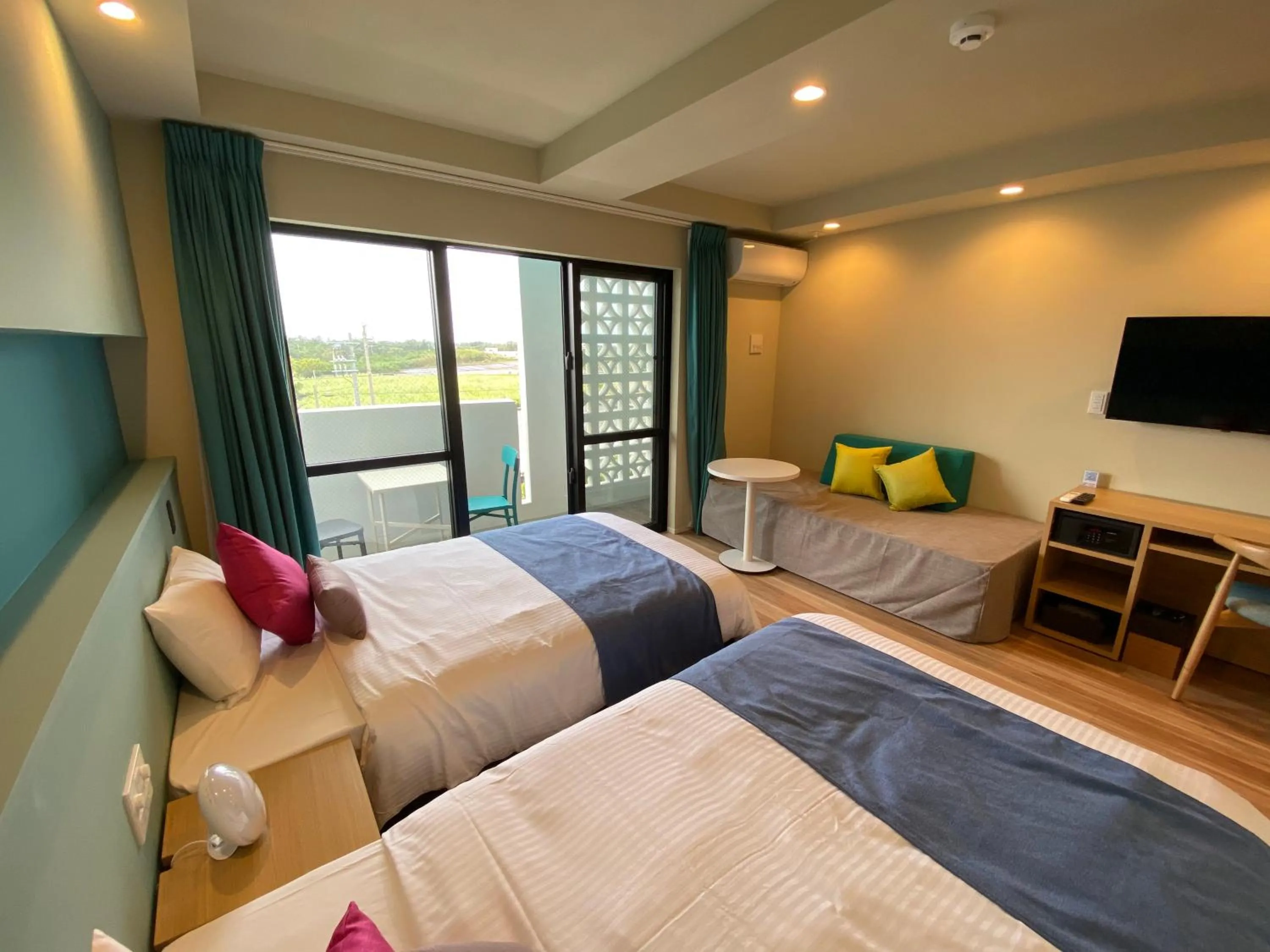 Photo of the whole room, Bed in Blue Cove Terrace