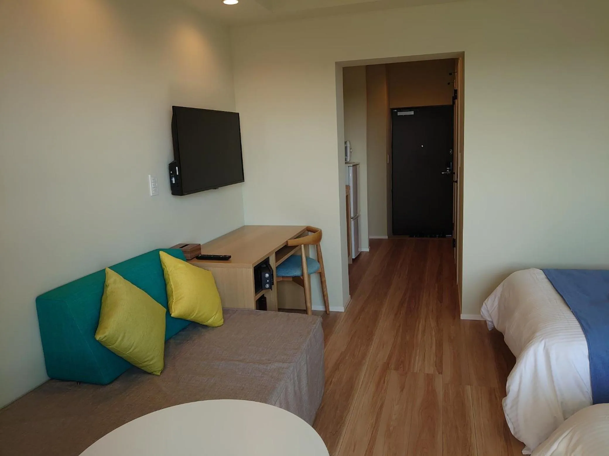 Photo of the whole room, Bed in Blue Cove Terrace