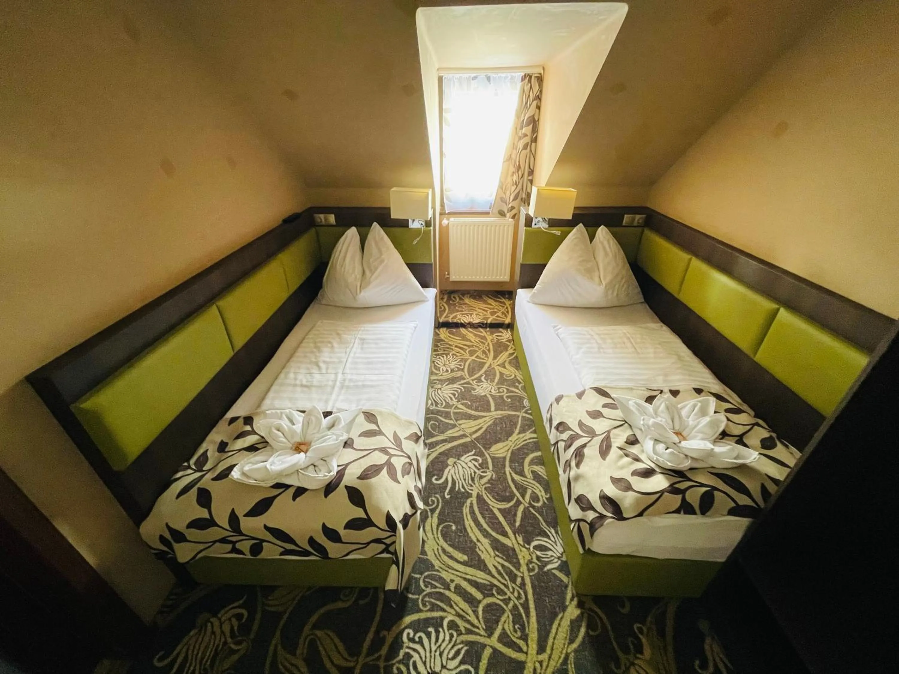 Bedroom, Bed in Hotel Pruggererhof