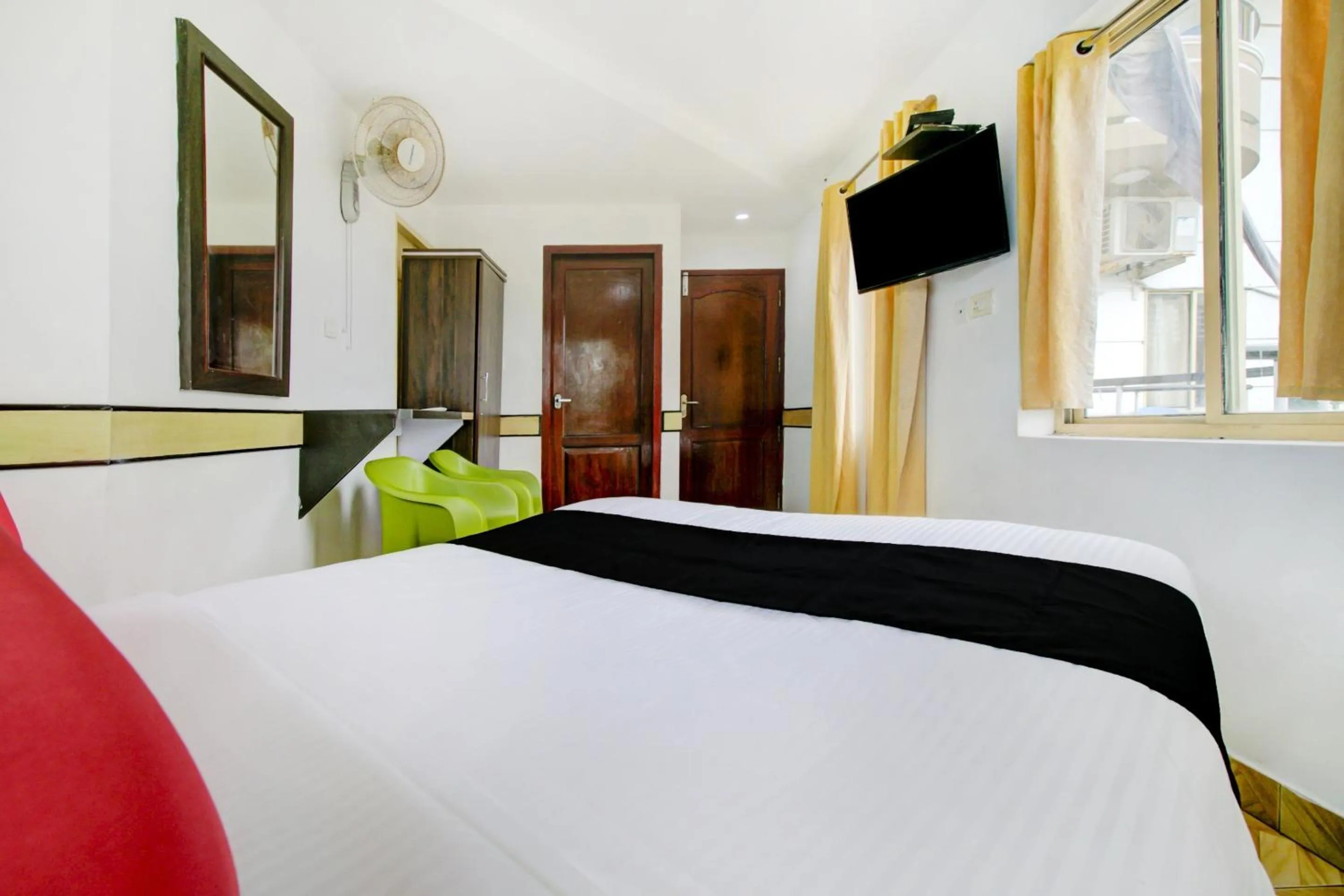 Bedroom in Hotel O Floatel International Beach Resort