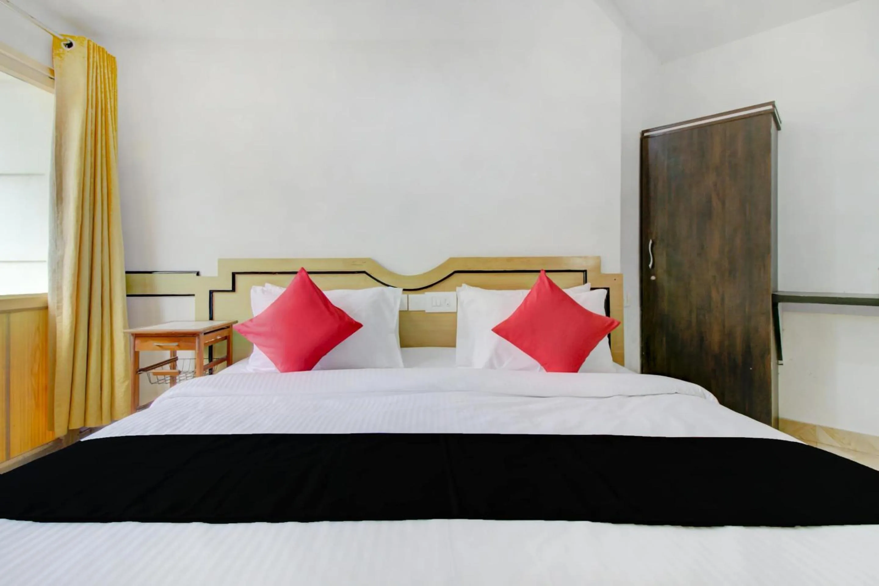 Bedroom, Bed in Hotel O Floatel International Beach Resort