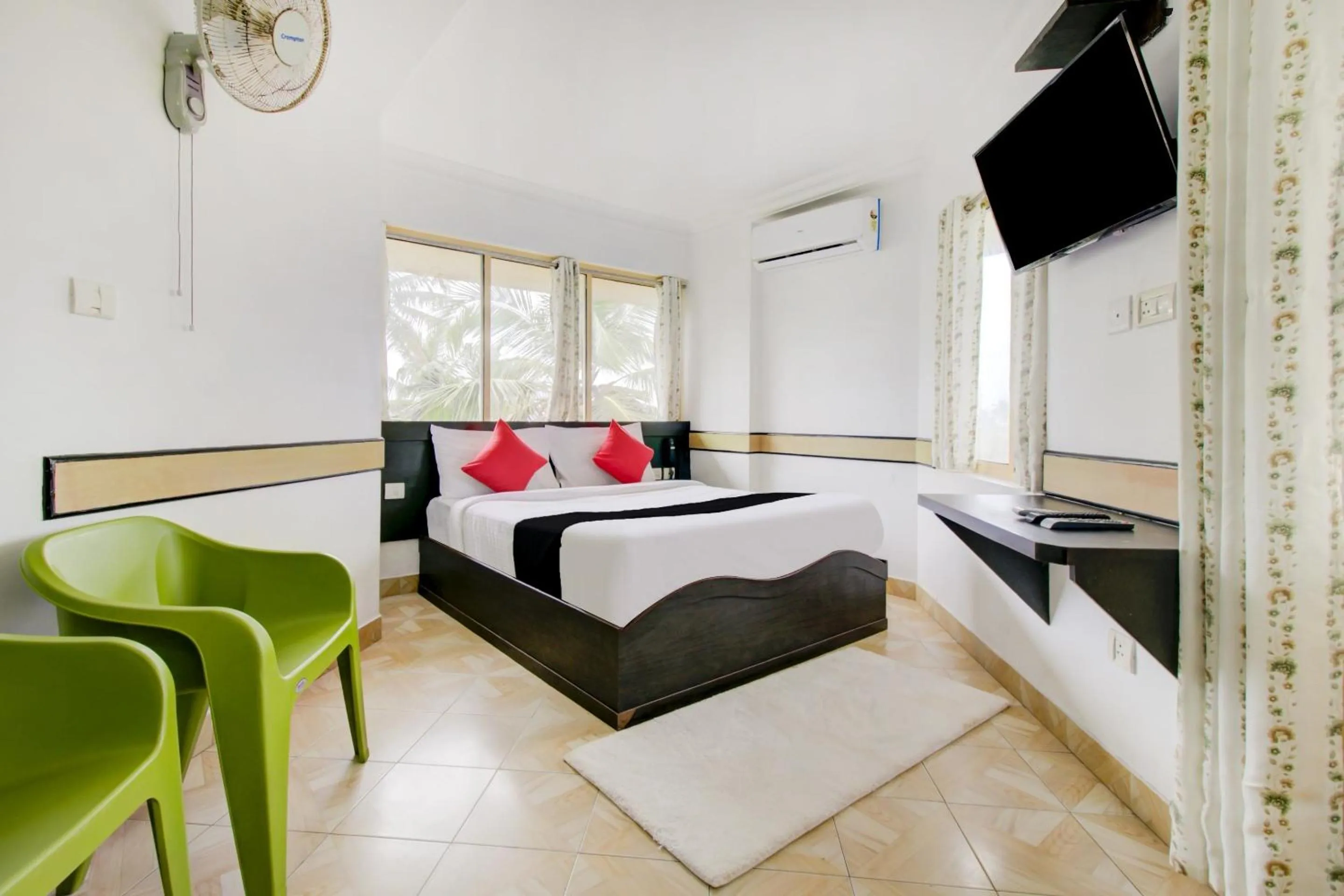 Lobby or reception, Bed in Hotel O Floatel International Beach Resort