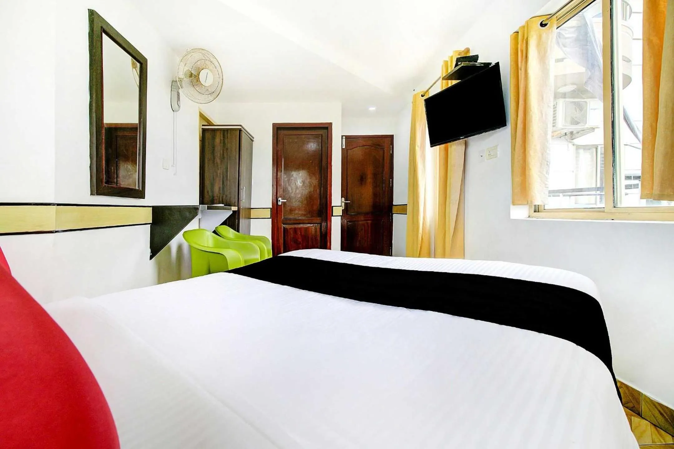 Facade/entrance, Bed in Hotel O Floatel International Beach Resort