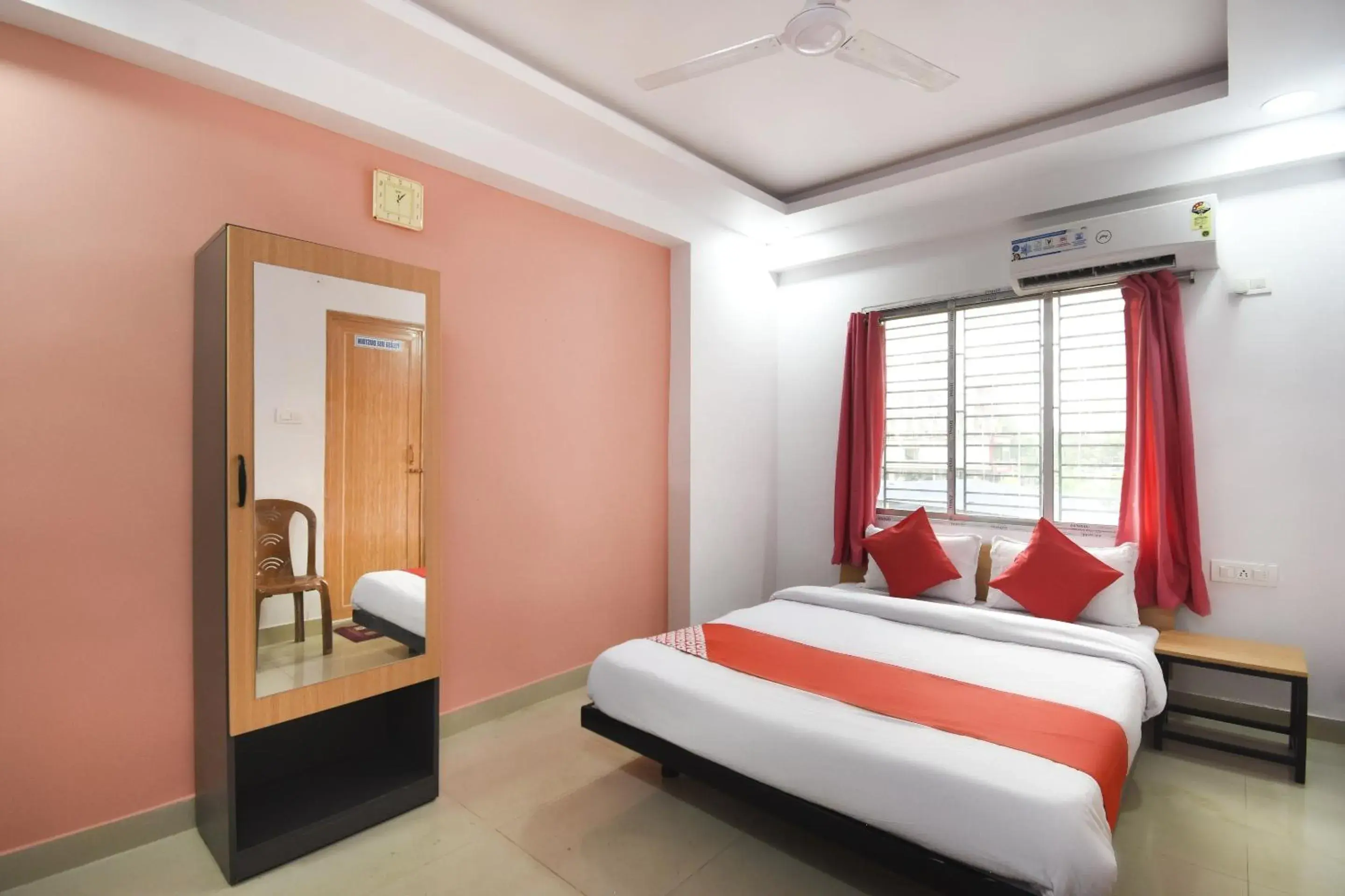 Bedroom, Bed in Super Hotel O Airport Comfort Stay Bedroom, Bed in Super Hotel O Airport Comfort Stay