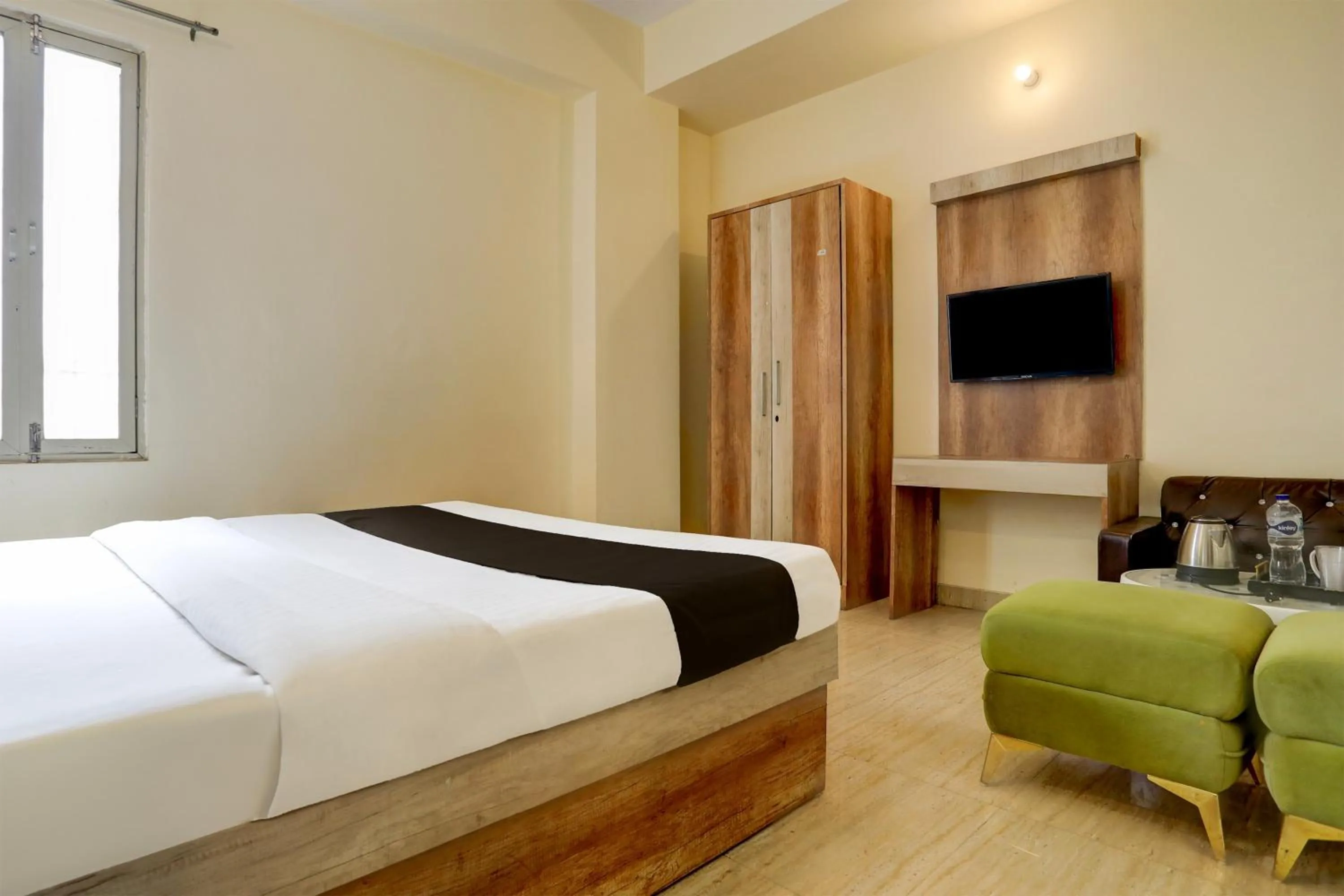 Bedroom, Bed in Super Townhouse Hyderabad Gate IIT BHU Formerly RK Heights